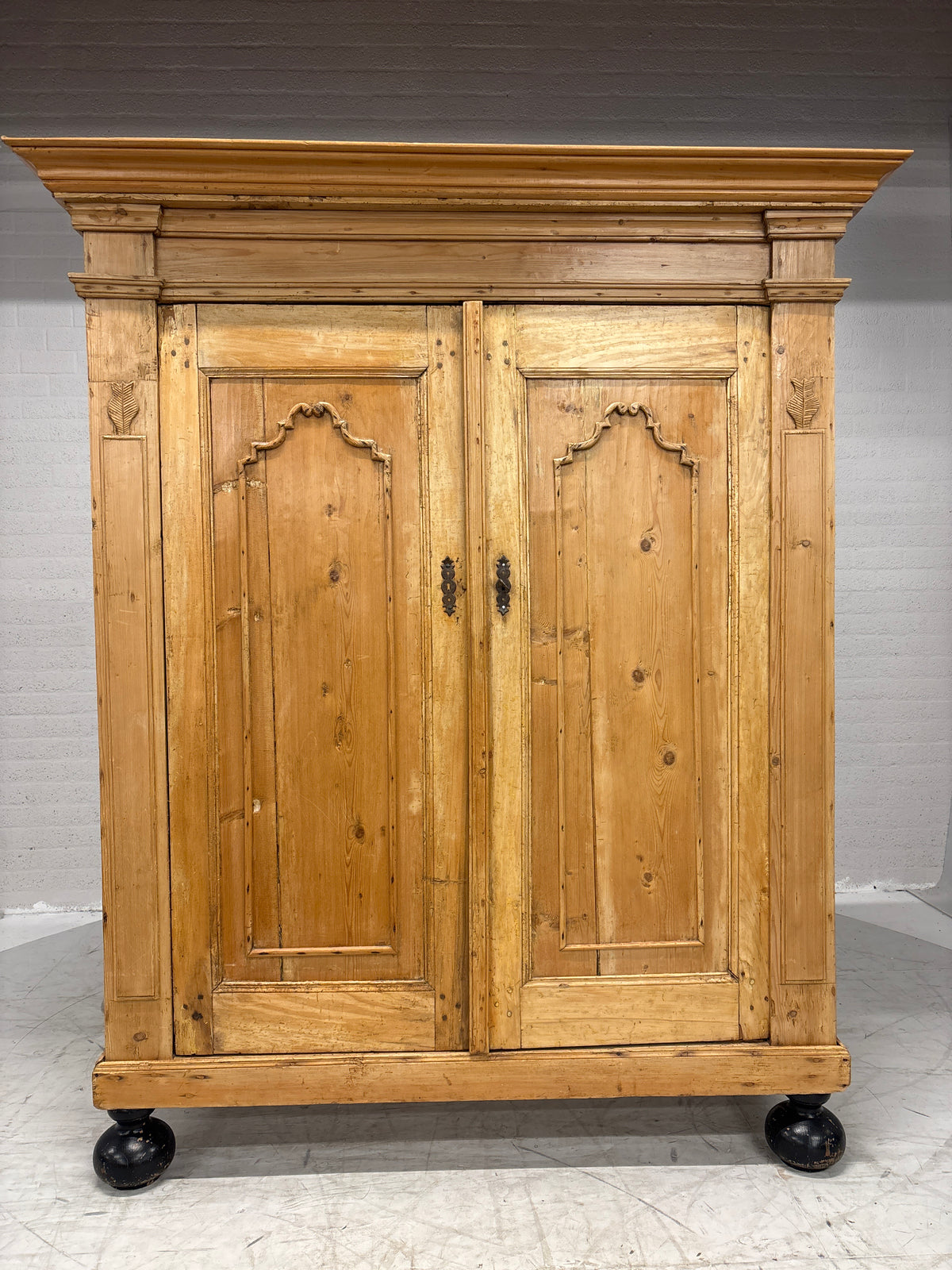 Grenen kast