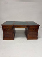Bureau met leren inleg