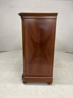 Groot dressoir met bijbehorende spiegel