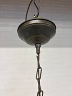 2 hanglampen met wit glazen kappen