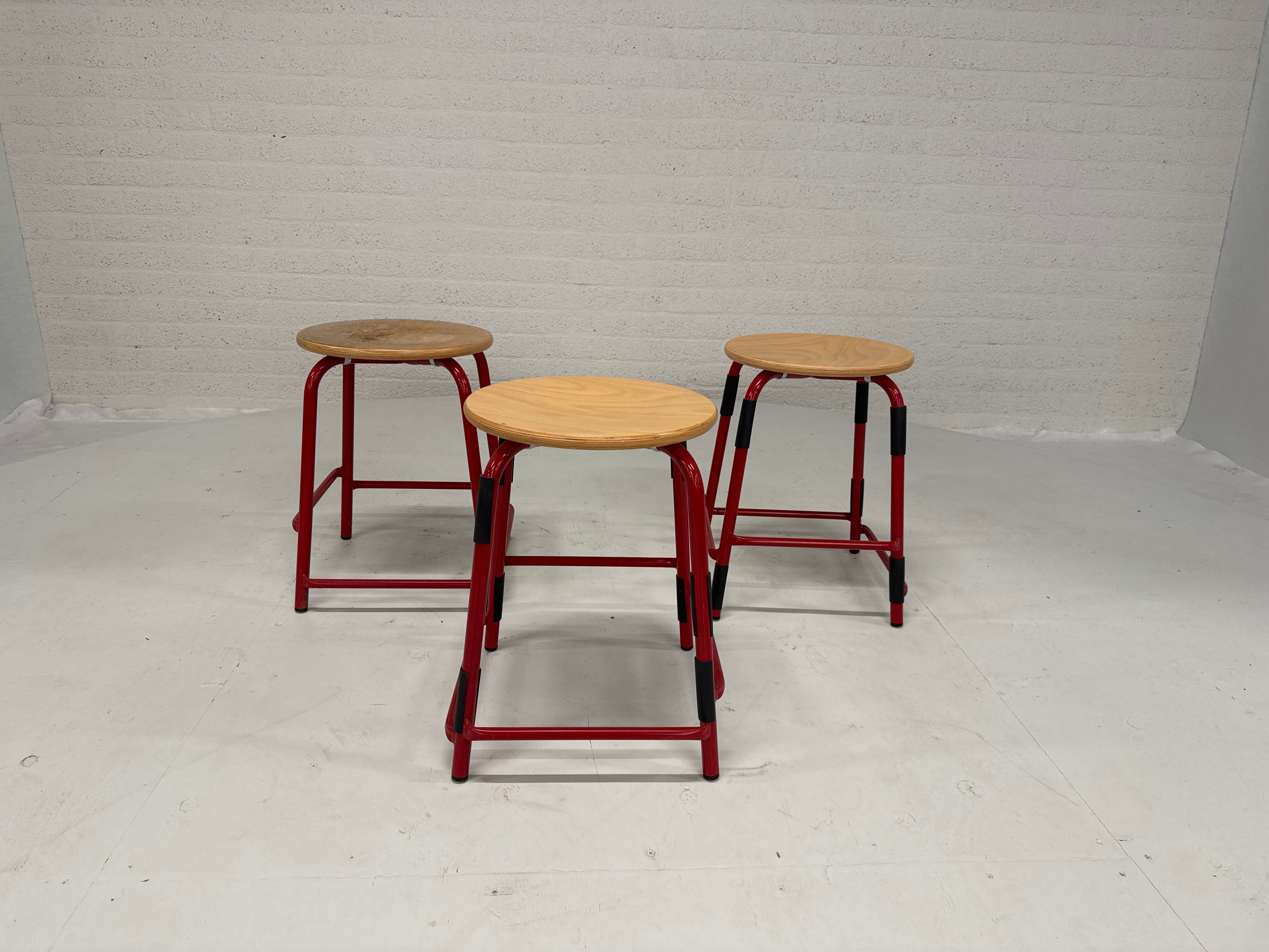 Krukje rood met hout per stuk