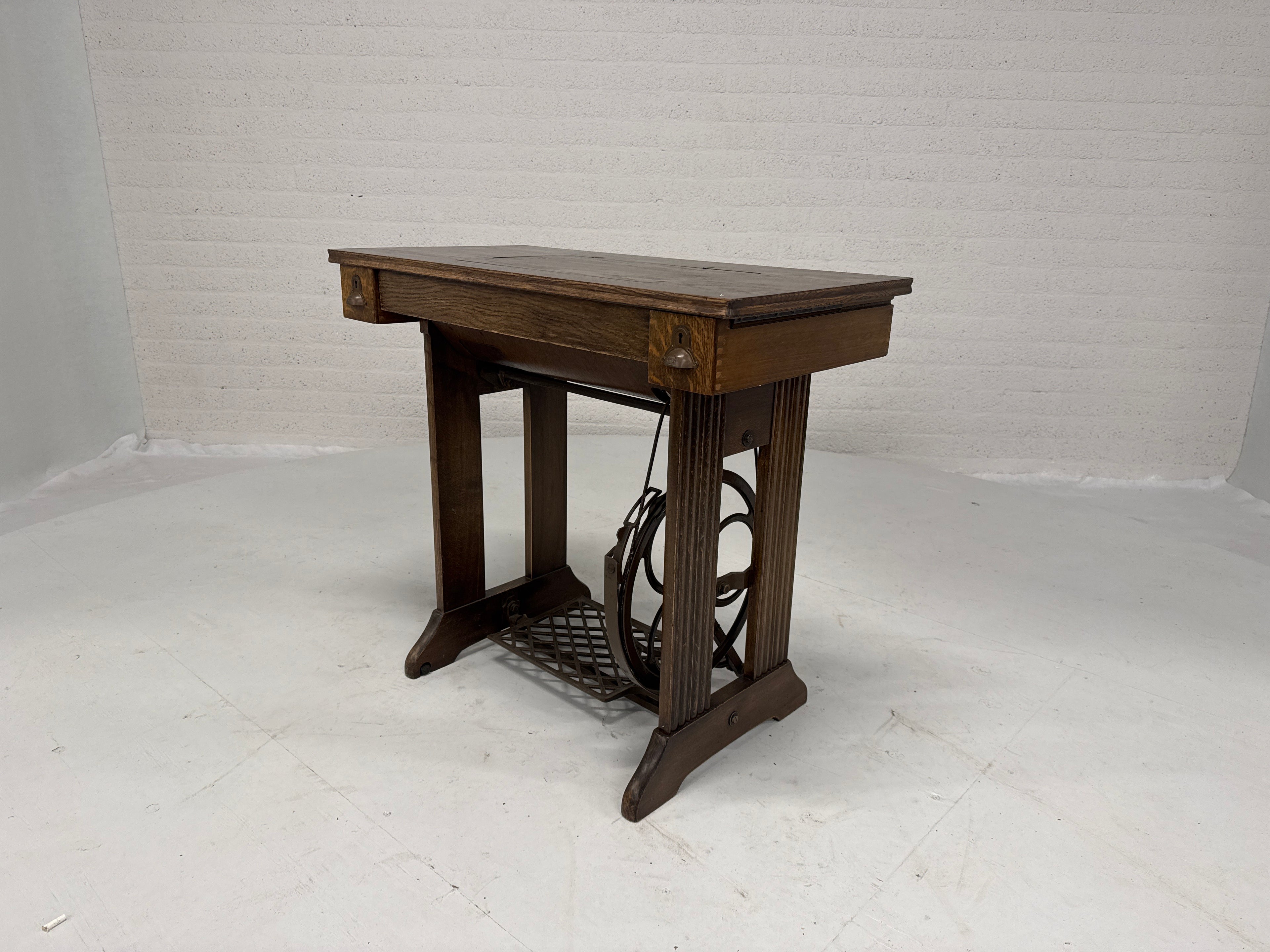 Naaimachine tafel met voetbediening