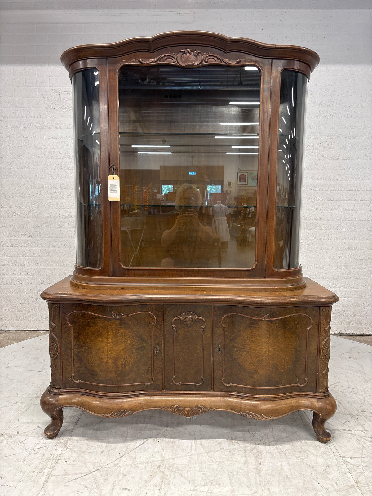 MP Mid century vitrinekast gebogen glas