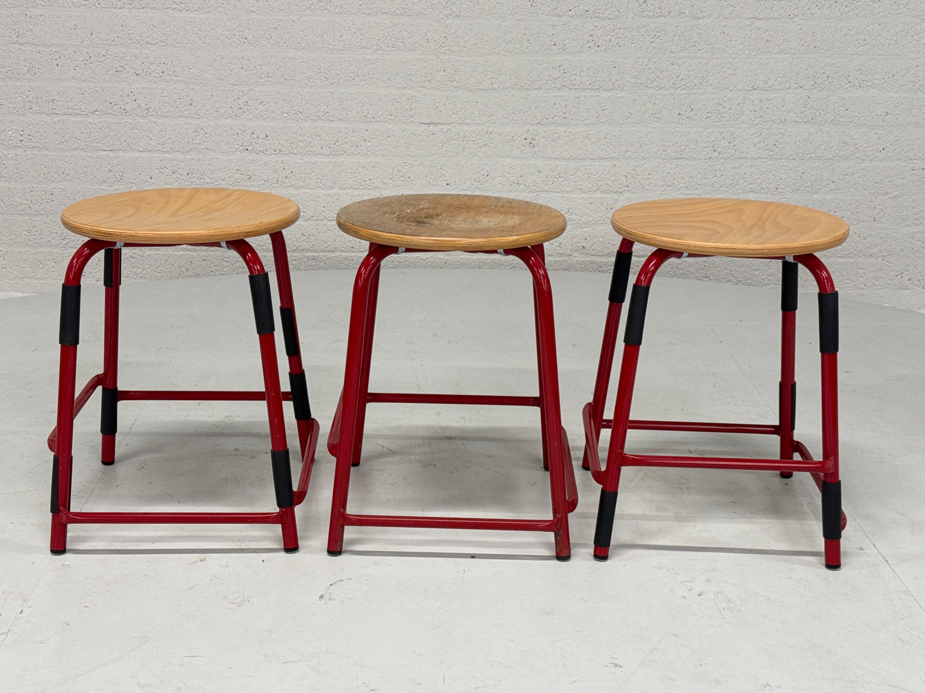 Krukje rood met hout per stuk