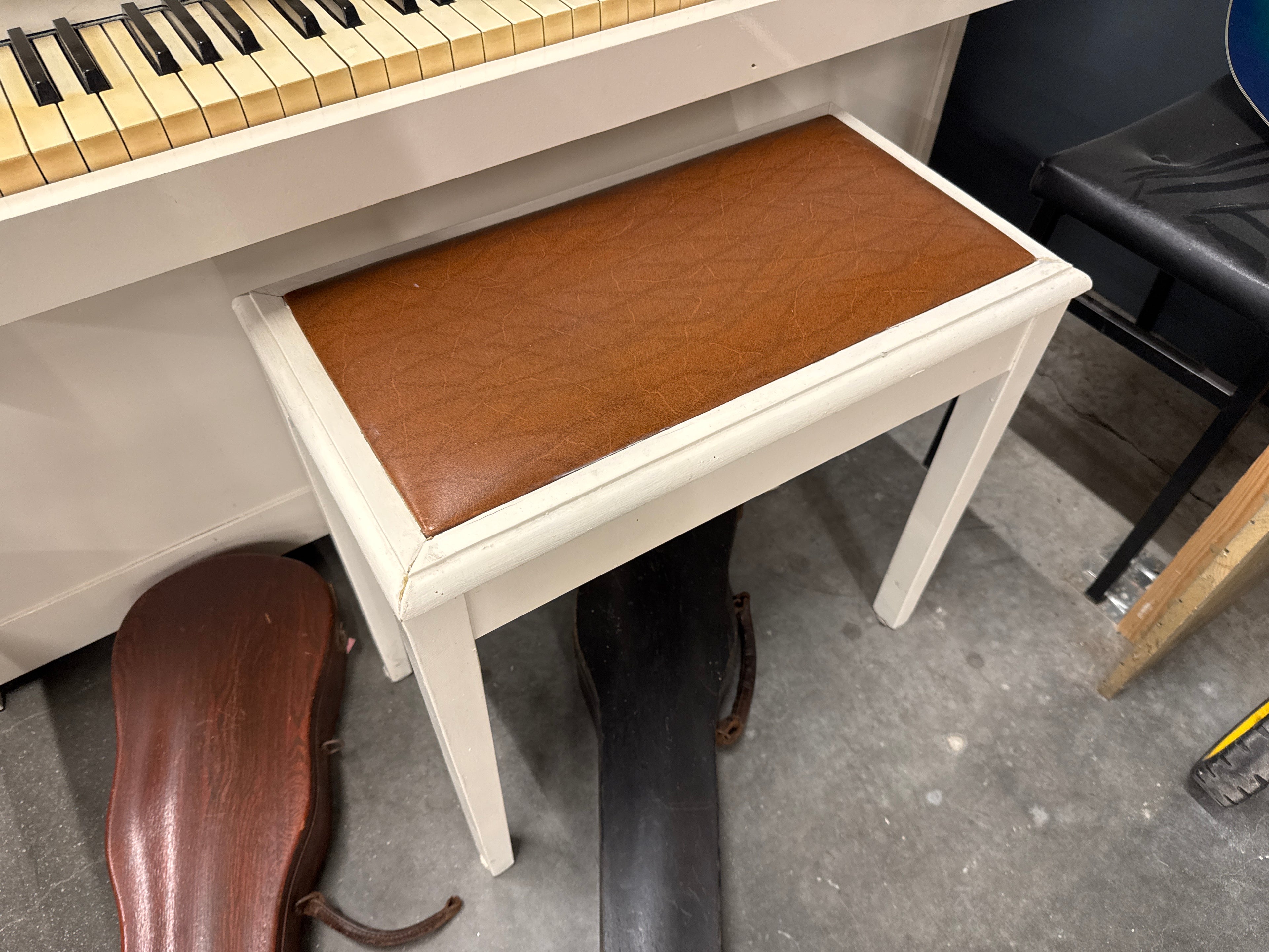 Pianokruk wit leer