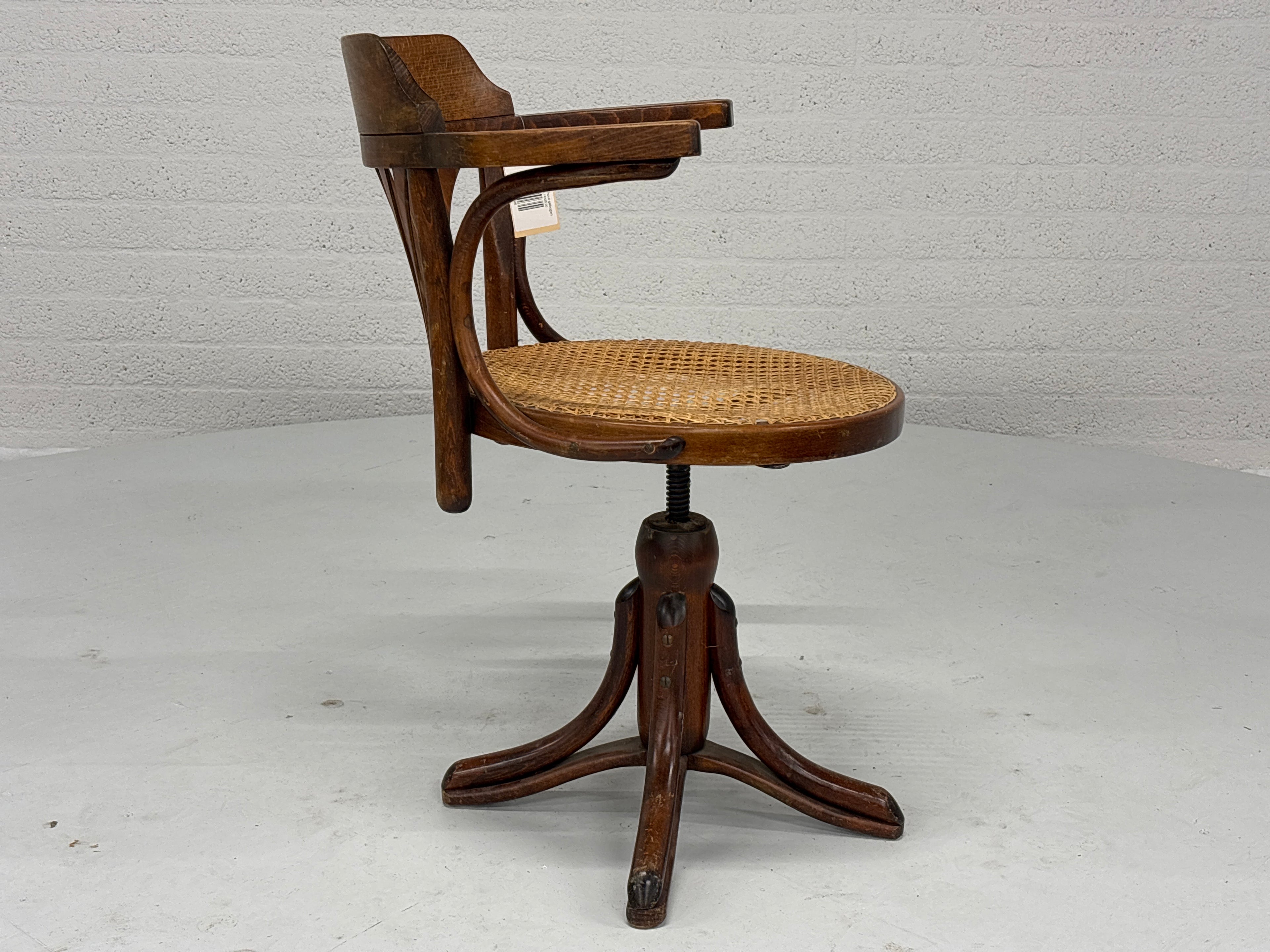 Kapiteinsstoel hout gebogen