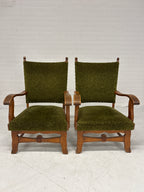 Robuuste stoelen met groene stof bekleding