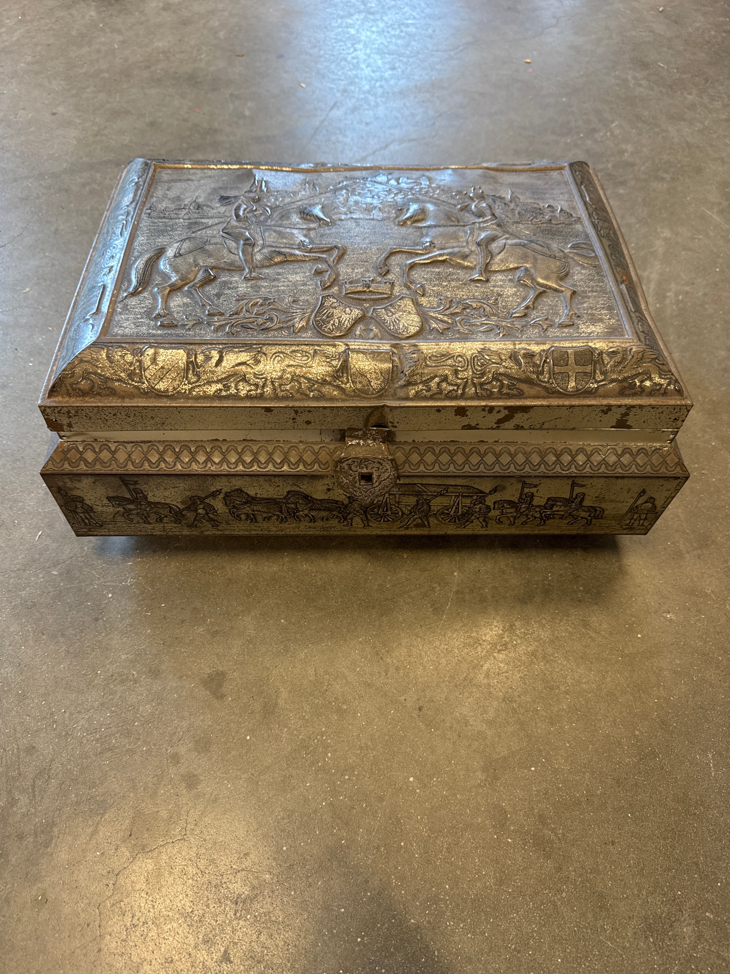 Blik met duel tussen ridders