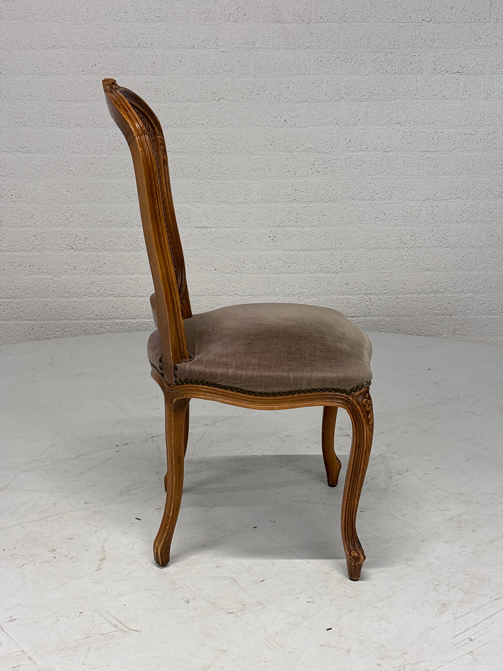 4 Klassieke Franse eetkamerstoelen