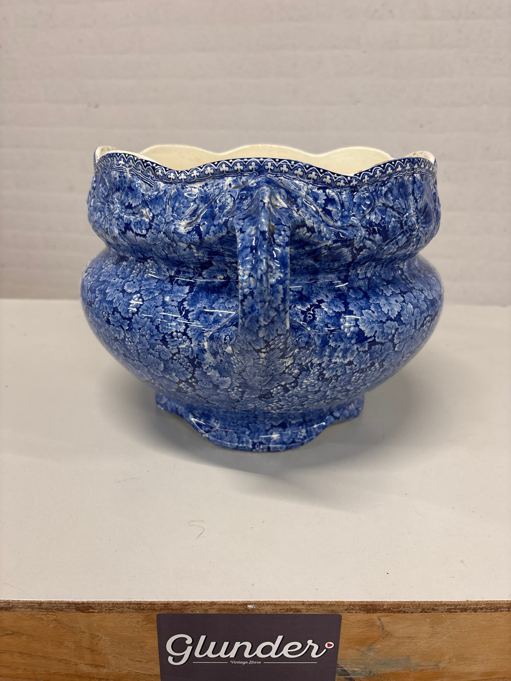 Cachepot bloempot Villeroi en Boch 1900 met schildering Rhein