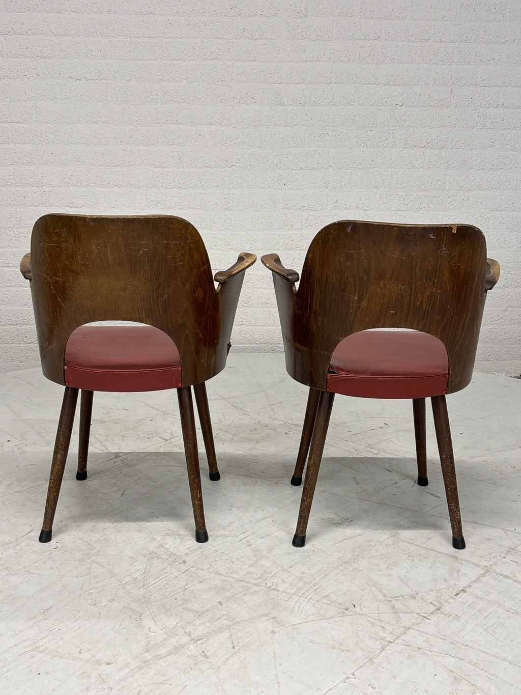 Setje van 2 stoelen met rode zitting