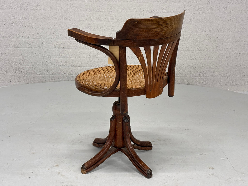 Kapiteinsstoel hout gebogen