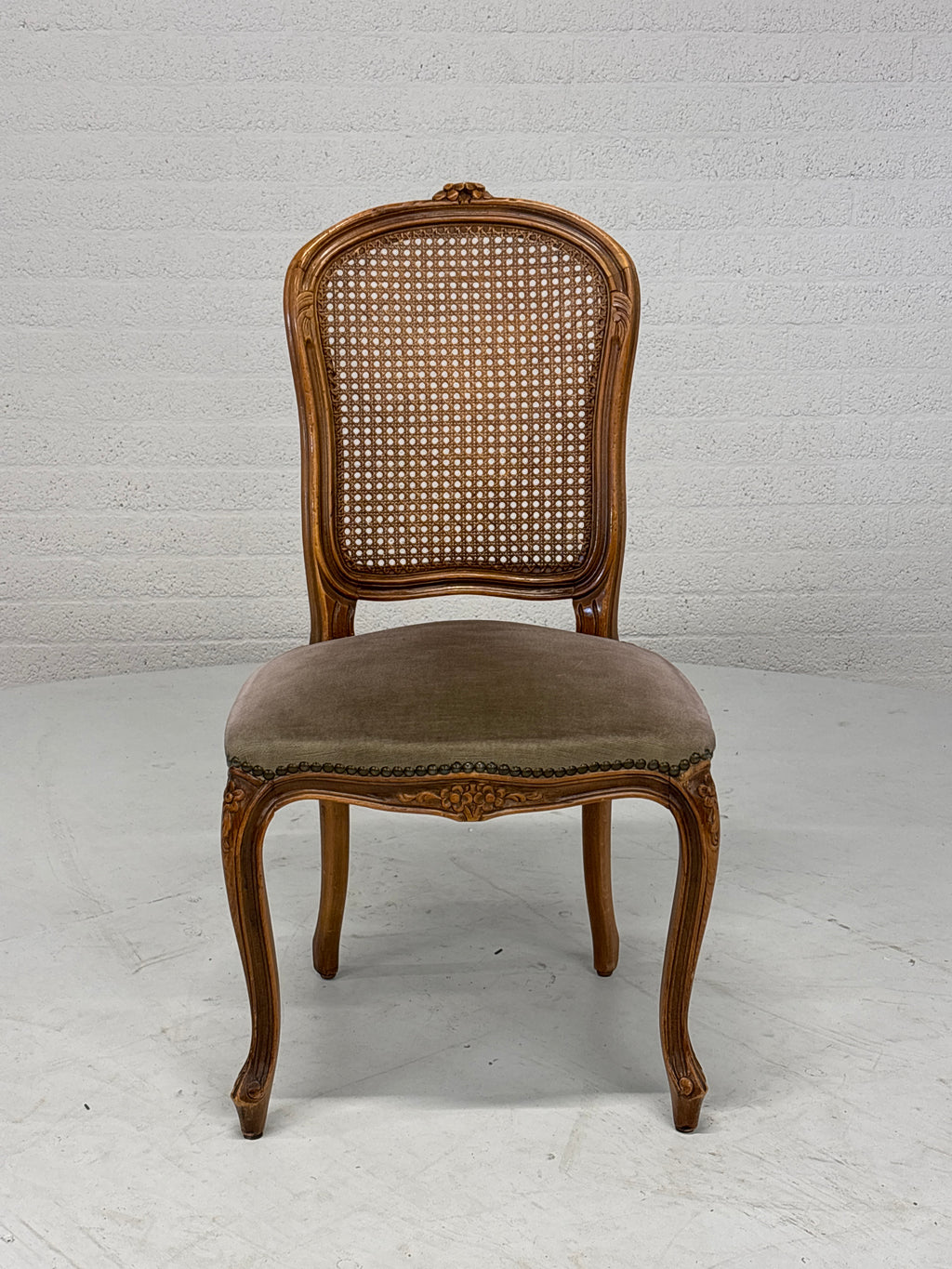 4 Klassieke Franse eetkamerstoelen