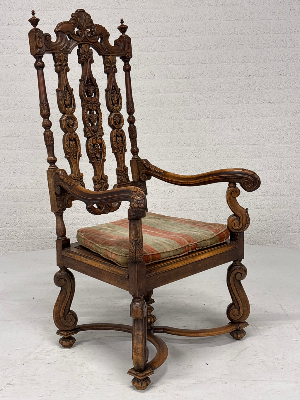 Gotische Jacobijnse ‘sinterklaas’ stoel. 19e eeuws