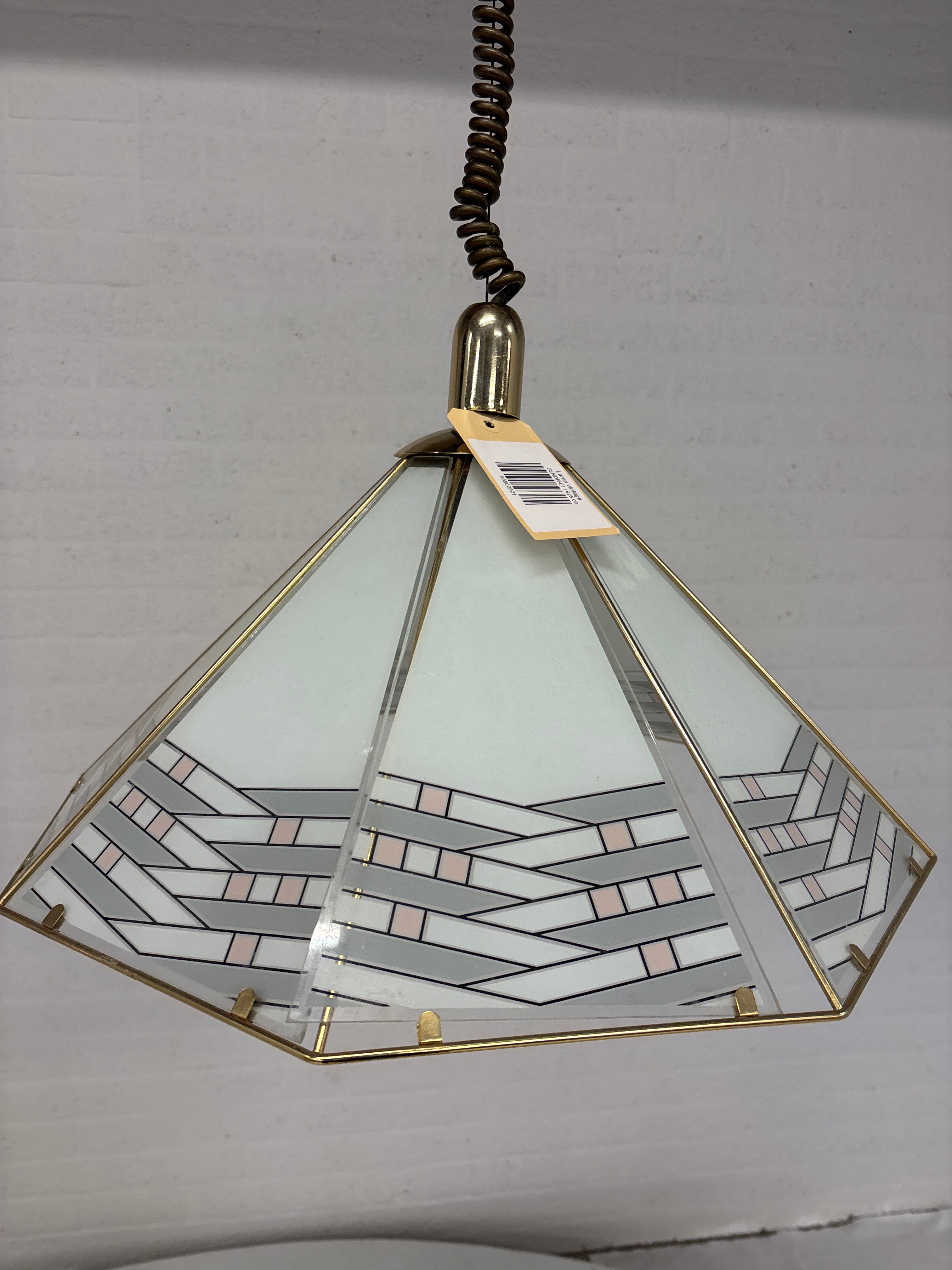 Vintage hanglamp goud met glas kap aan een trekveer