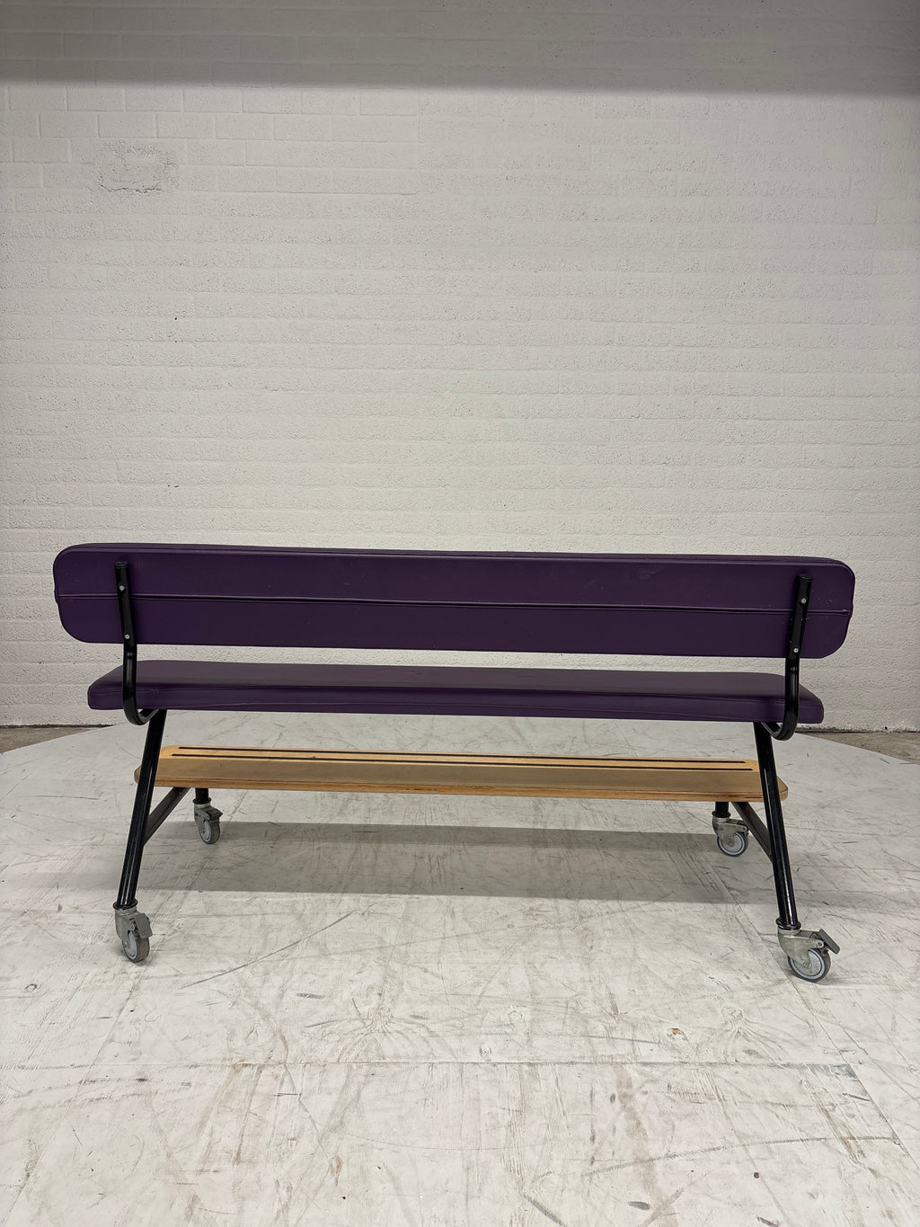 Stoere set 2 kinderbanken, tafel op wielen