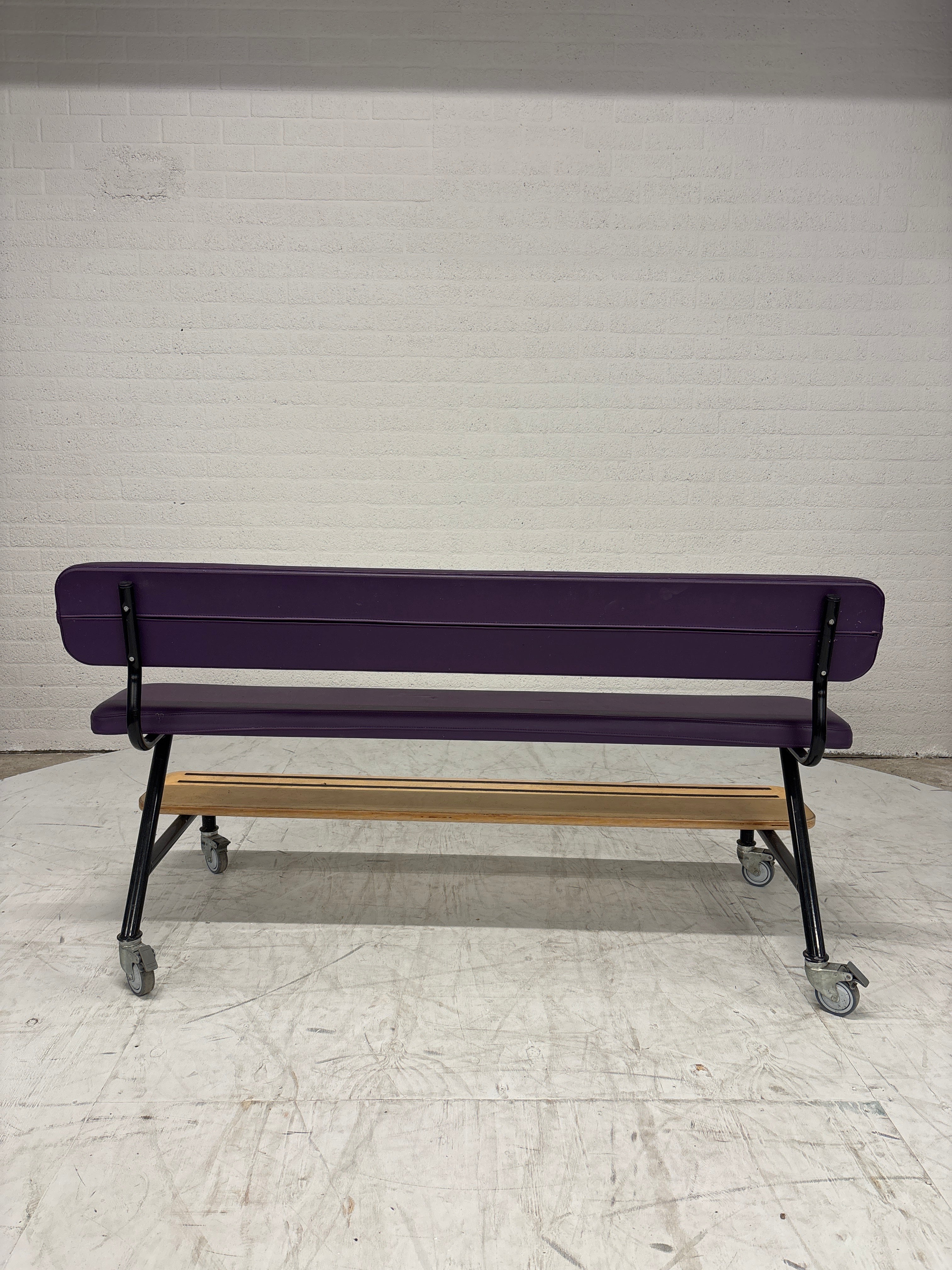 Stoere set 2 kinderbanken, tafel op wielen