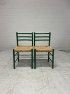 Groene vintage stoel met rotan zitting