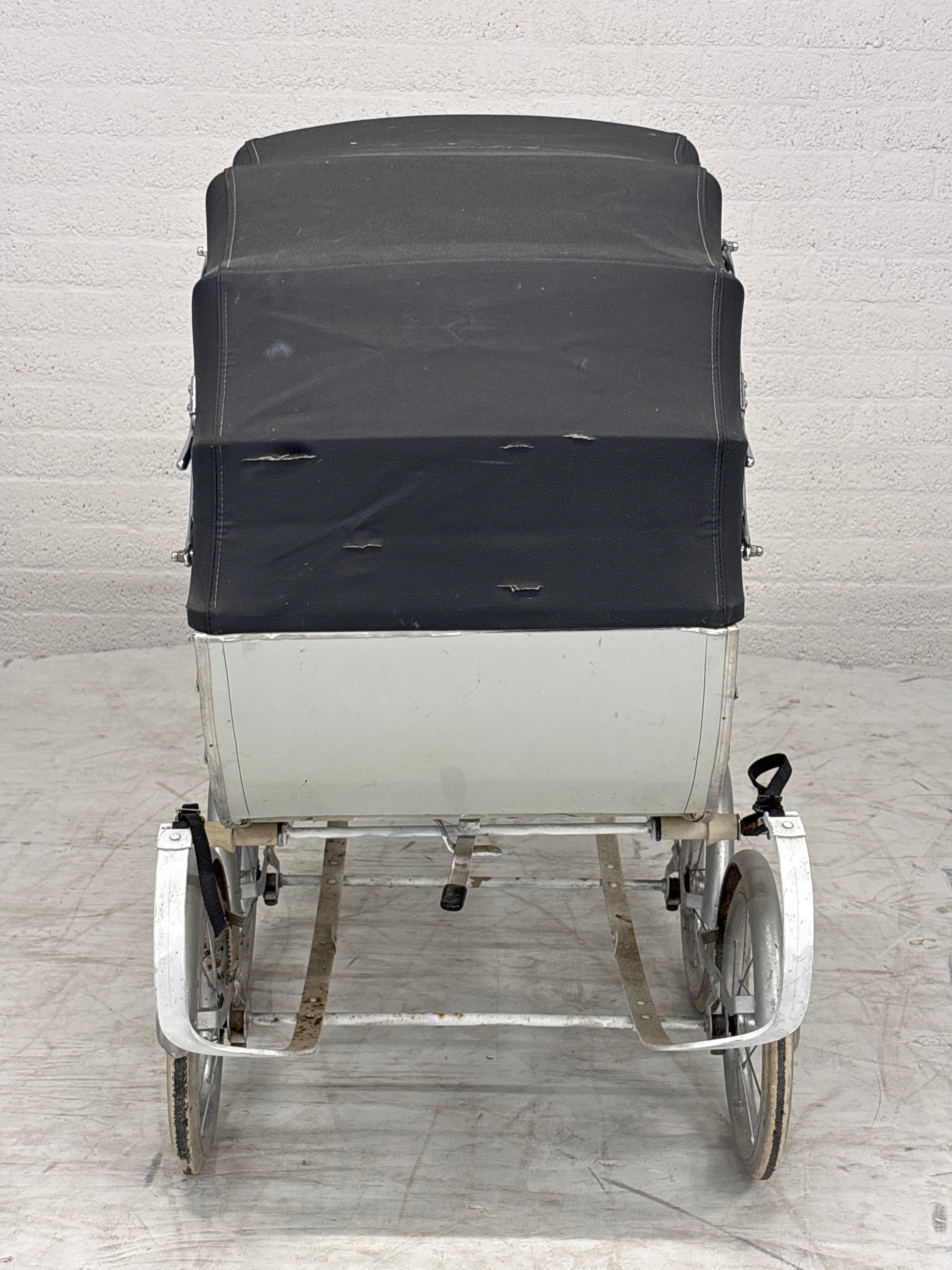 Antieke kinderwagen