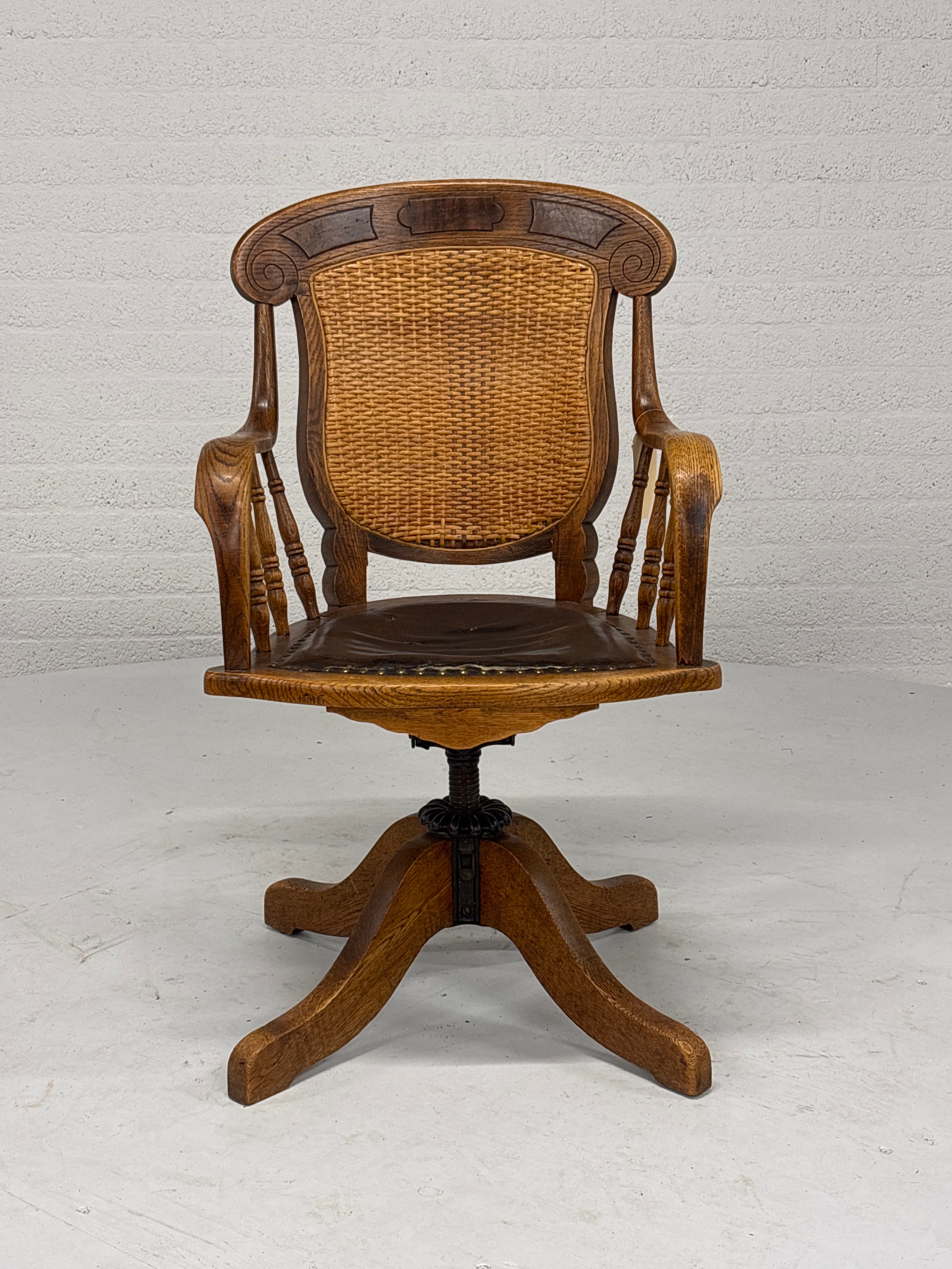 Antieke Amerikaanse victoriaanse office desk stoel