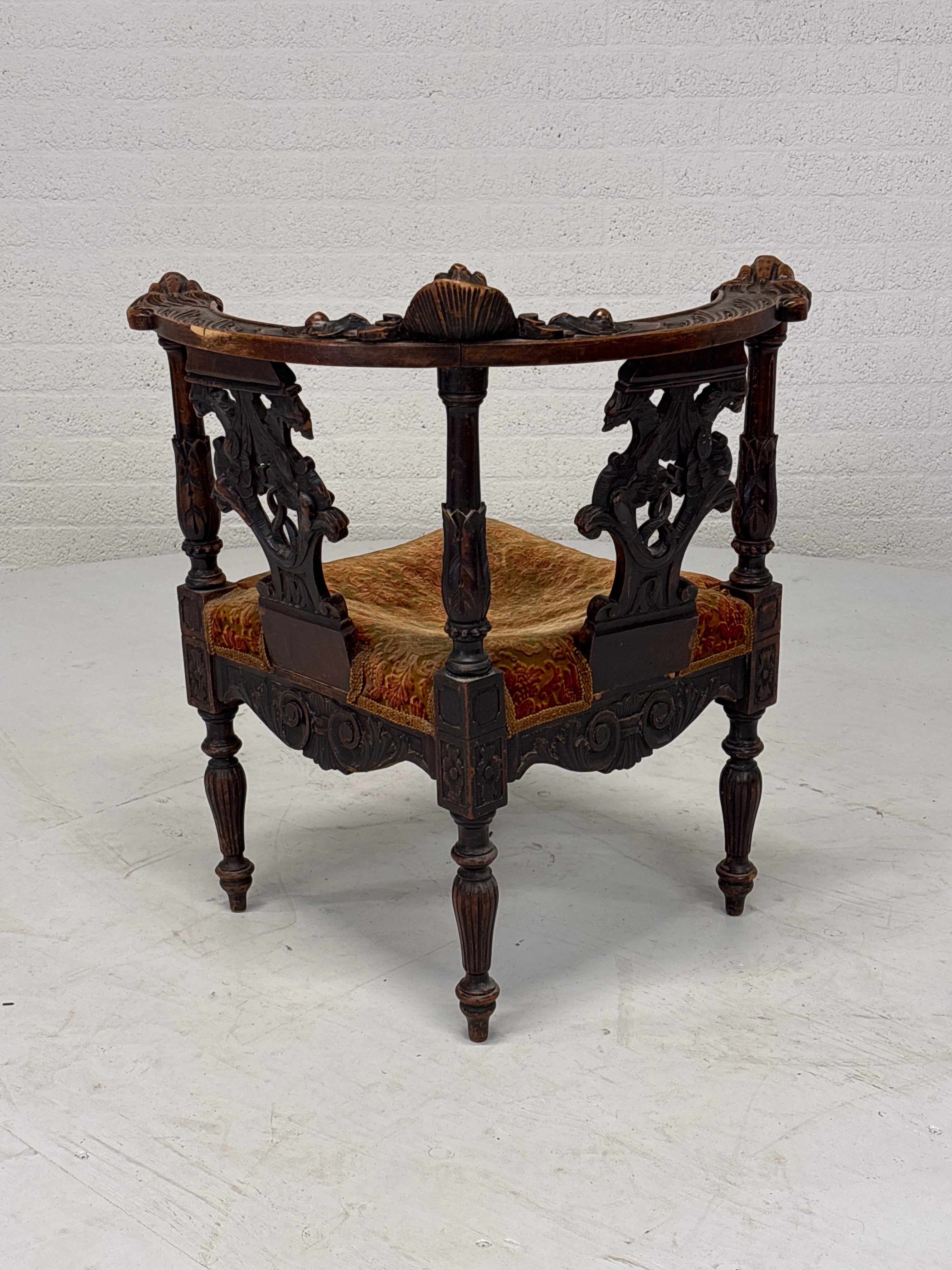 Italiaanse antieke hoekstoel