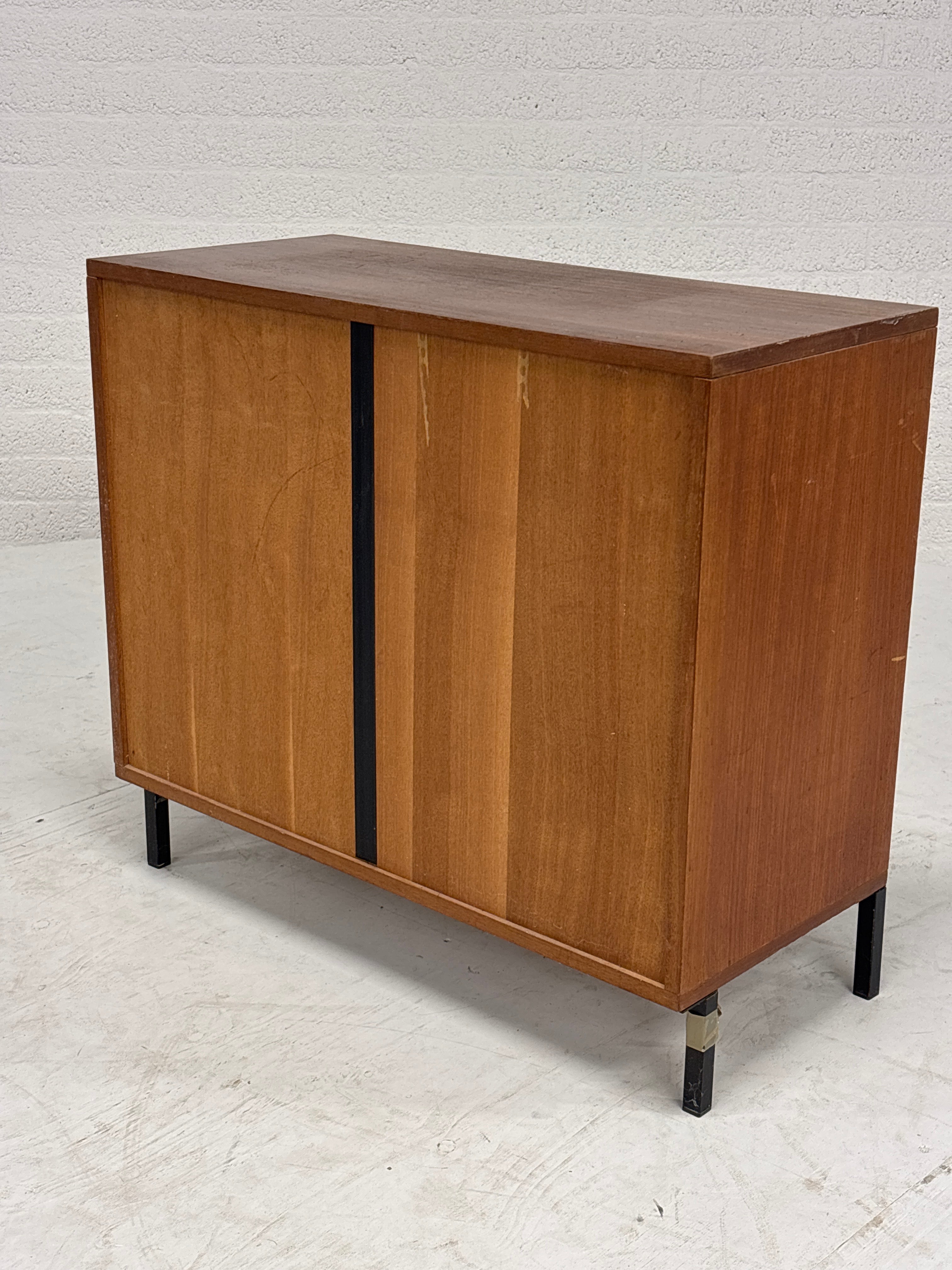 Vintage kastje met 4 laden , breed