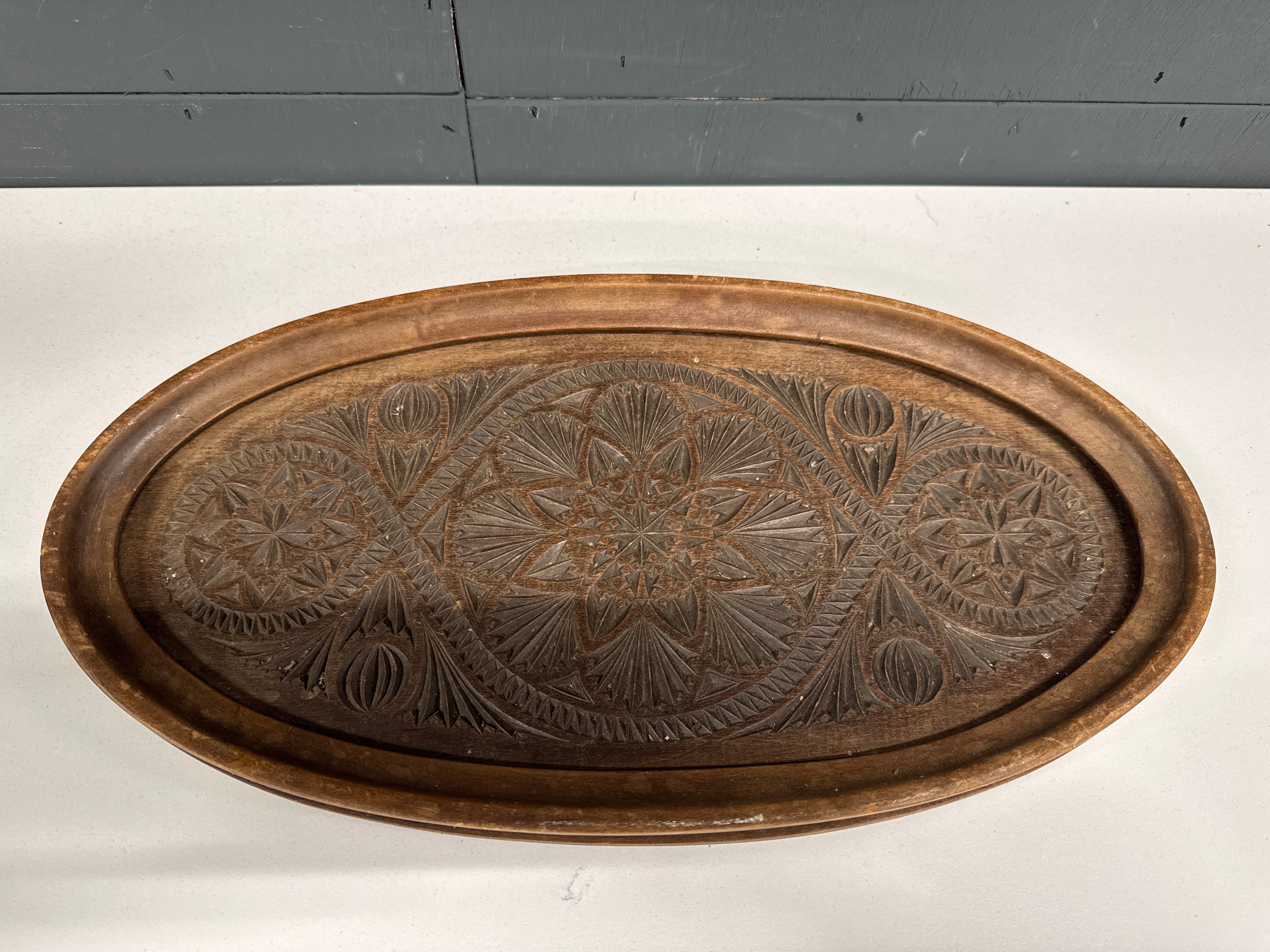 Schaaltje houtsnijwerk