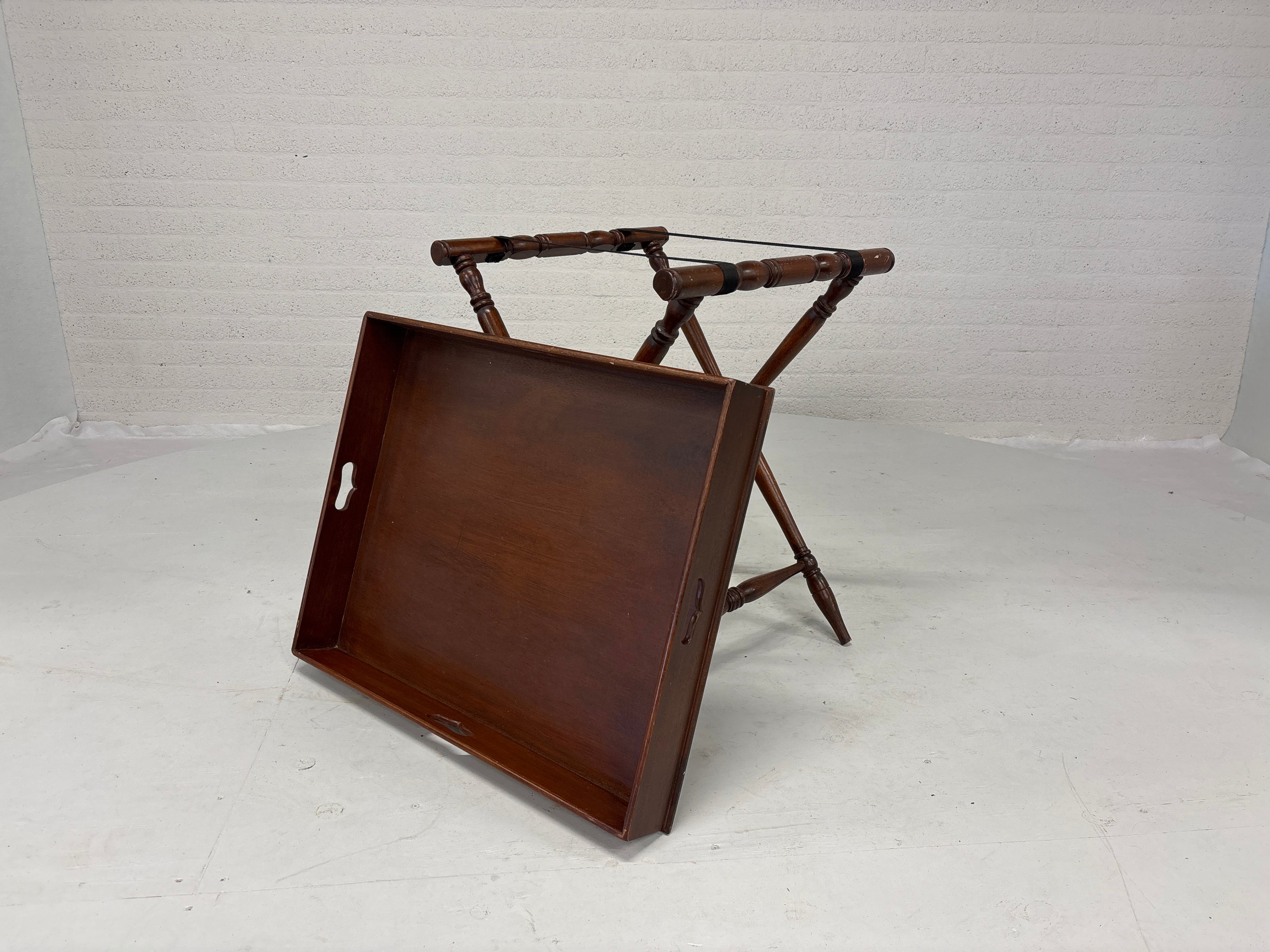 Groot dienblad met onderstel