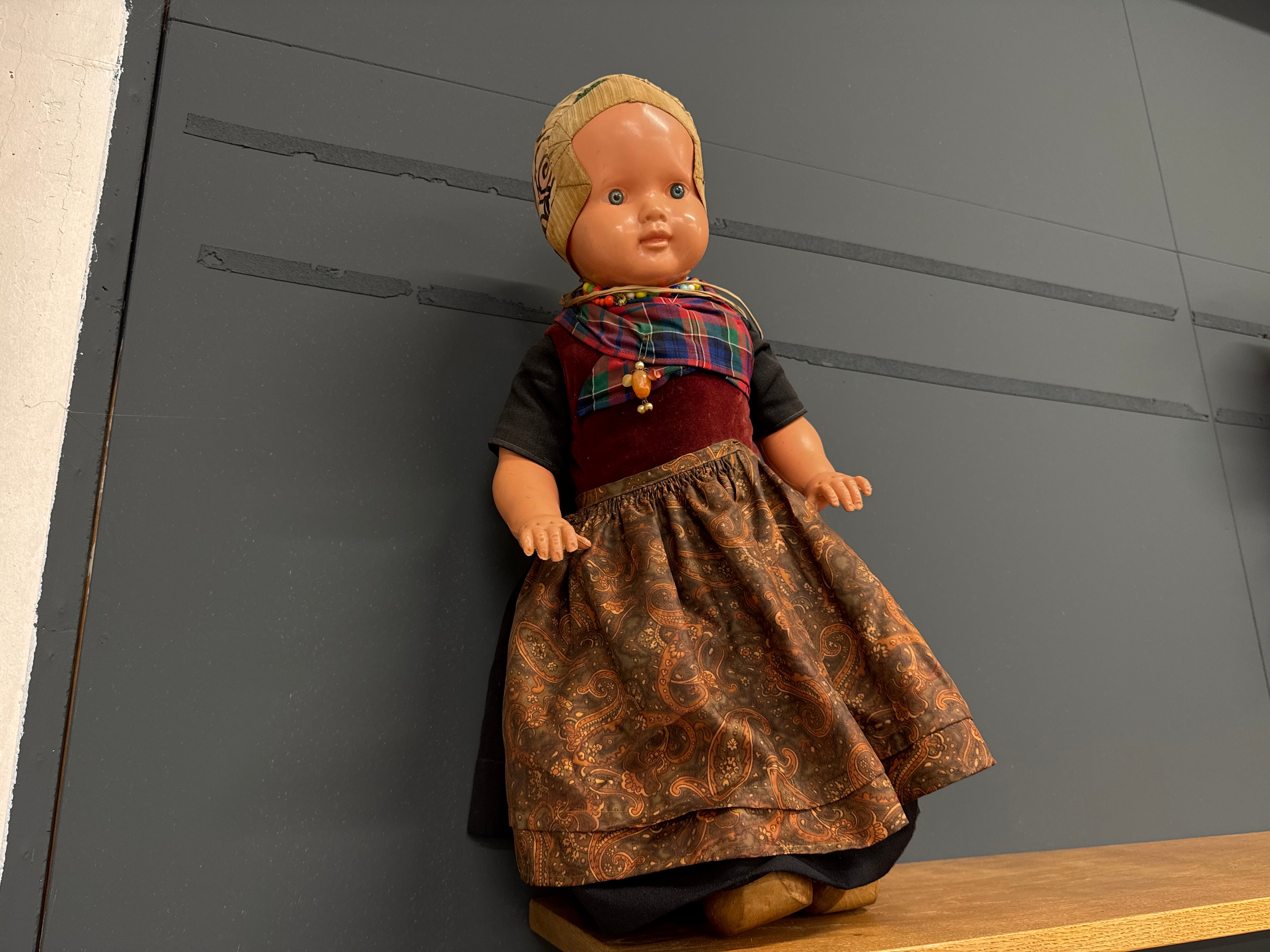 Vintage pop klederdracht