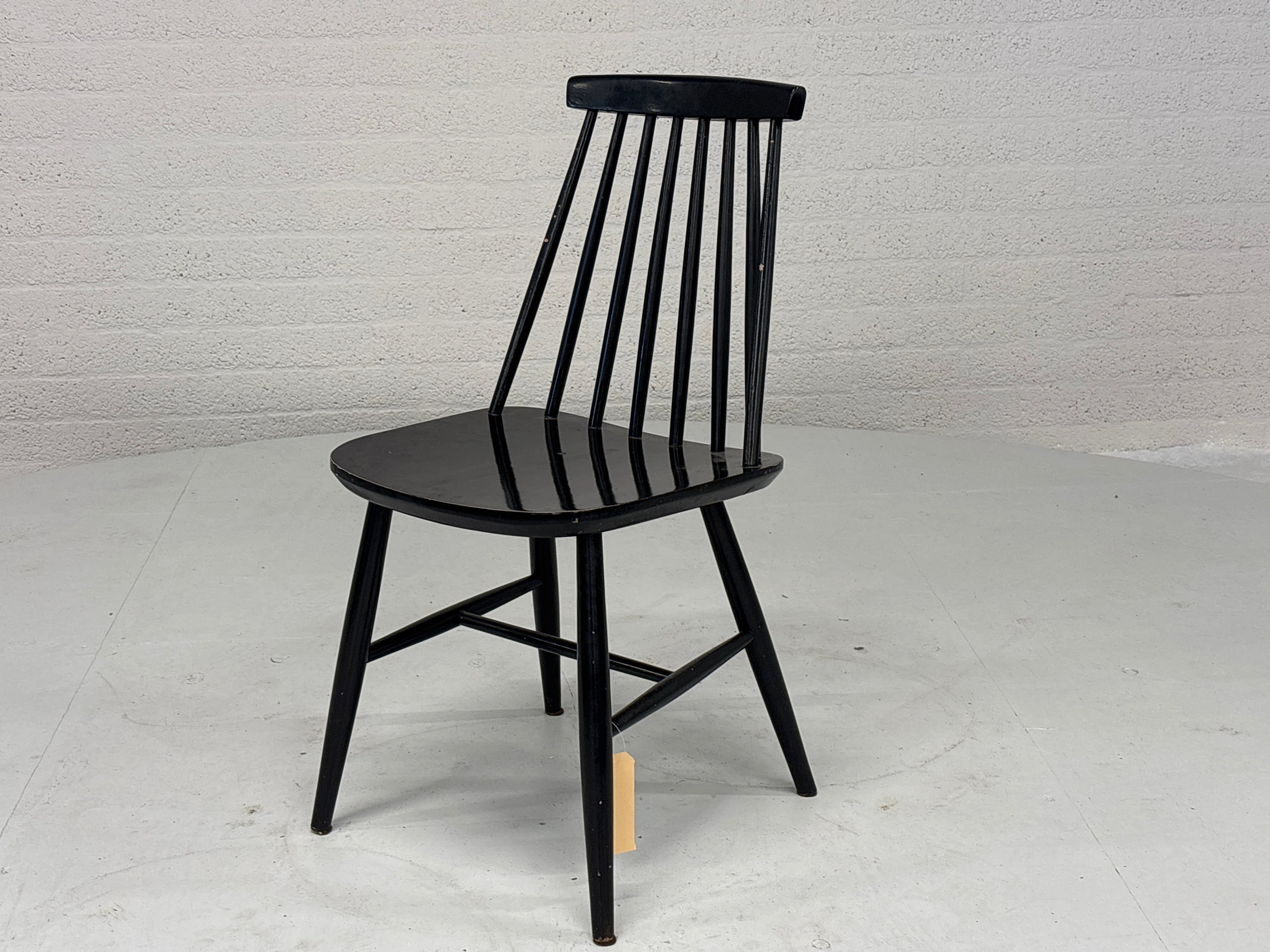 Stoel zwart met spijlen