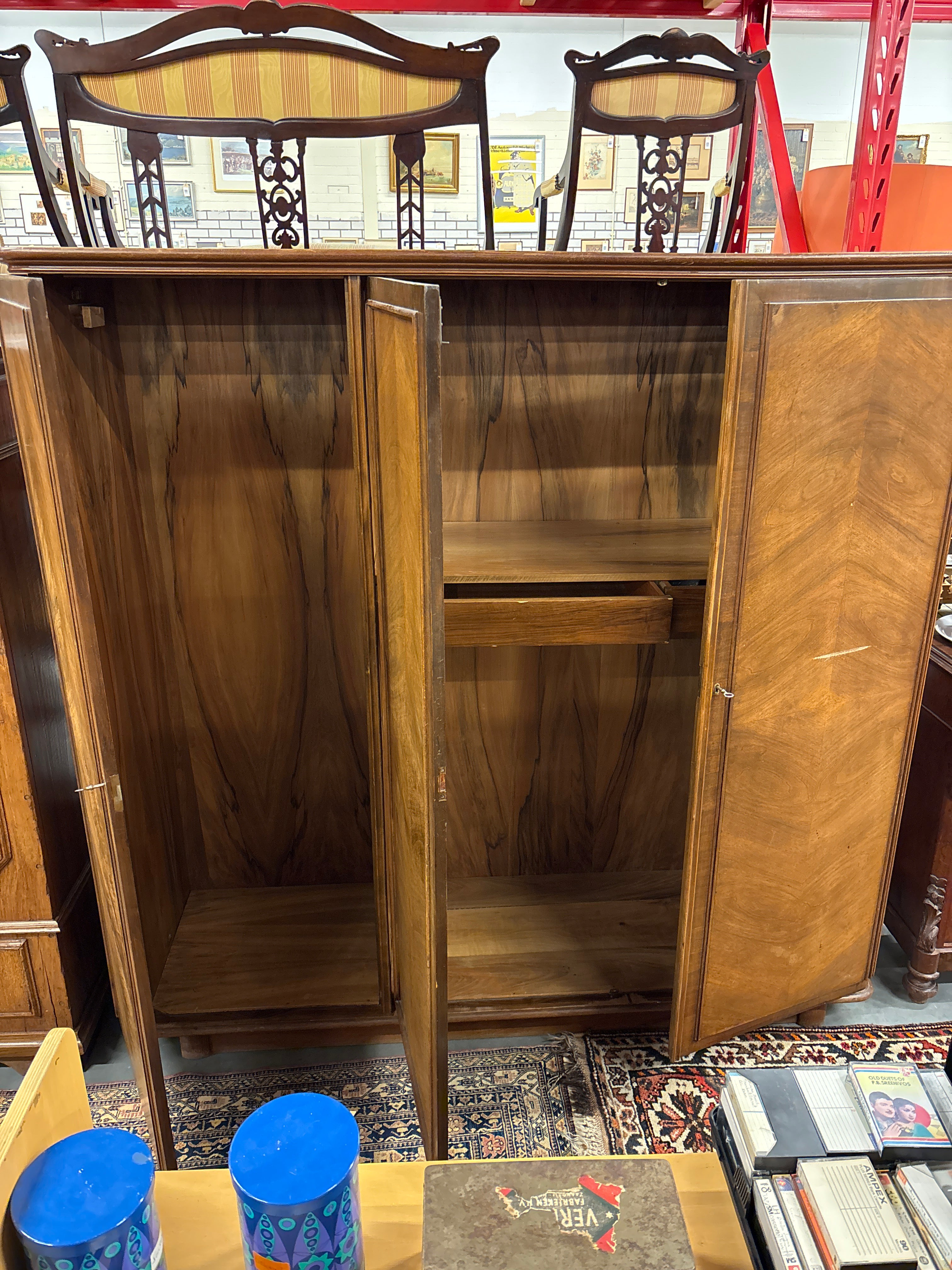 Kledingkast driedelig met 2 interne laden