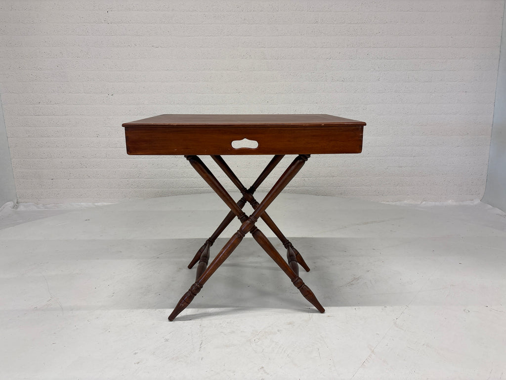 Groot dienblad met onderstel