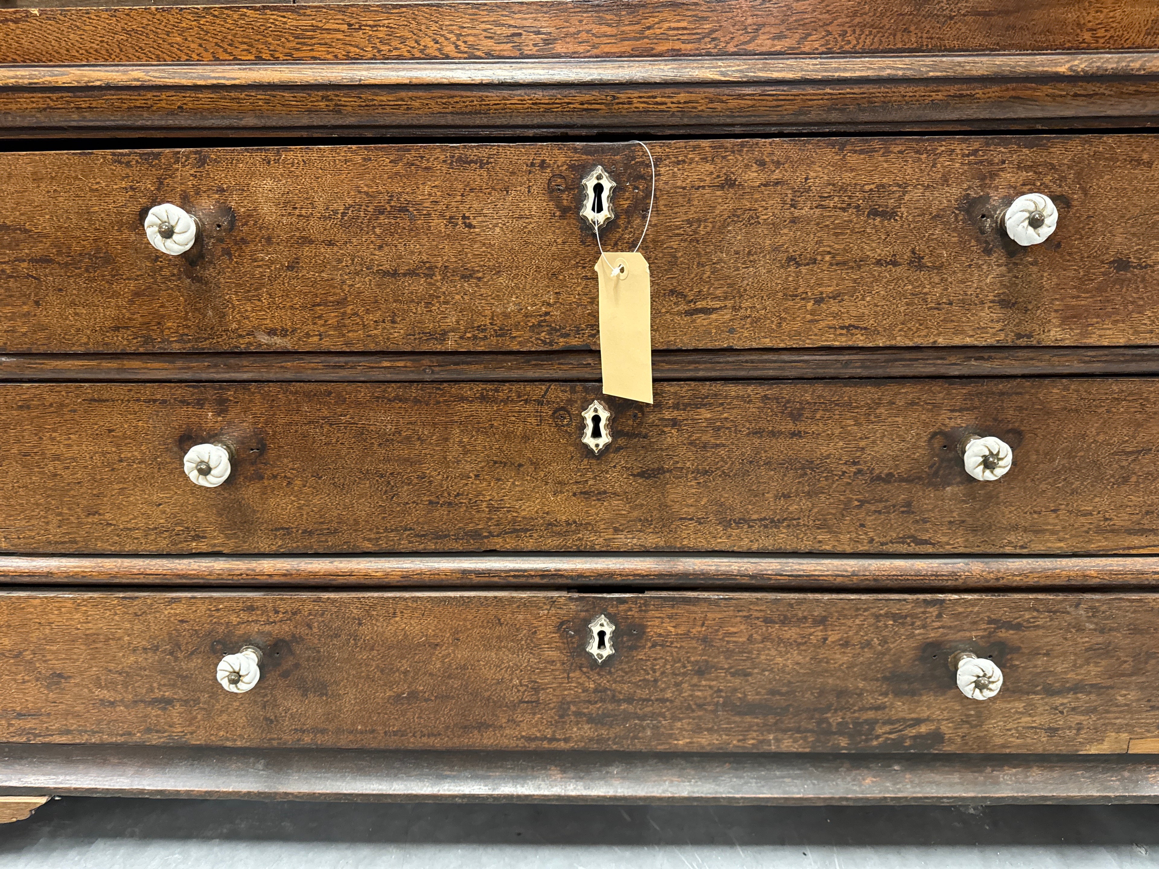 Antieke linnenkast eiken kabinet Limburgs