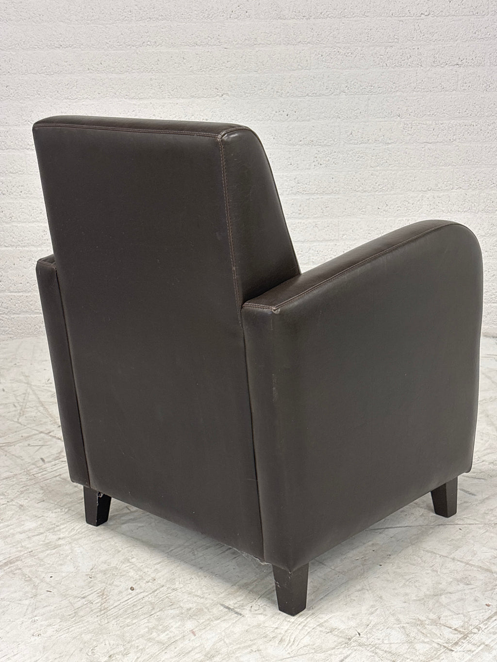 Donker bruine fauteuil