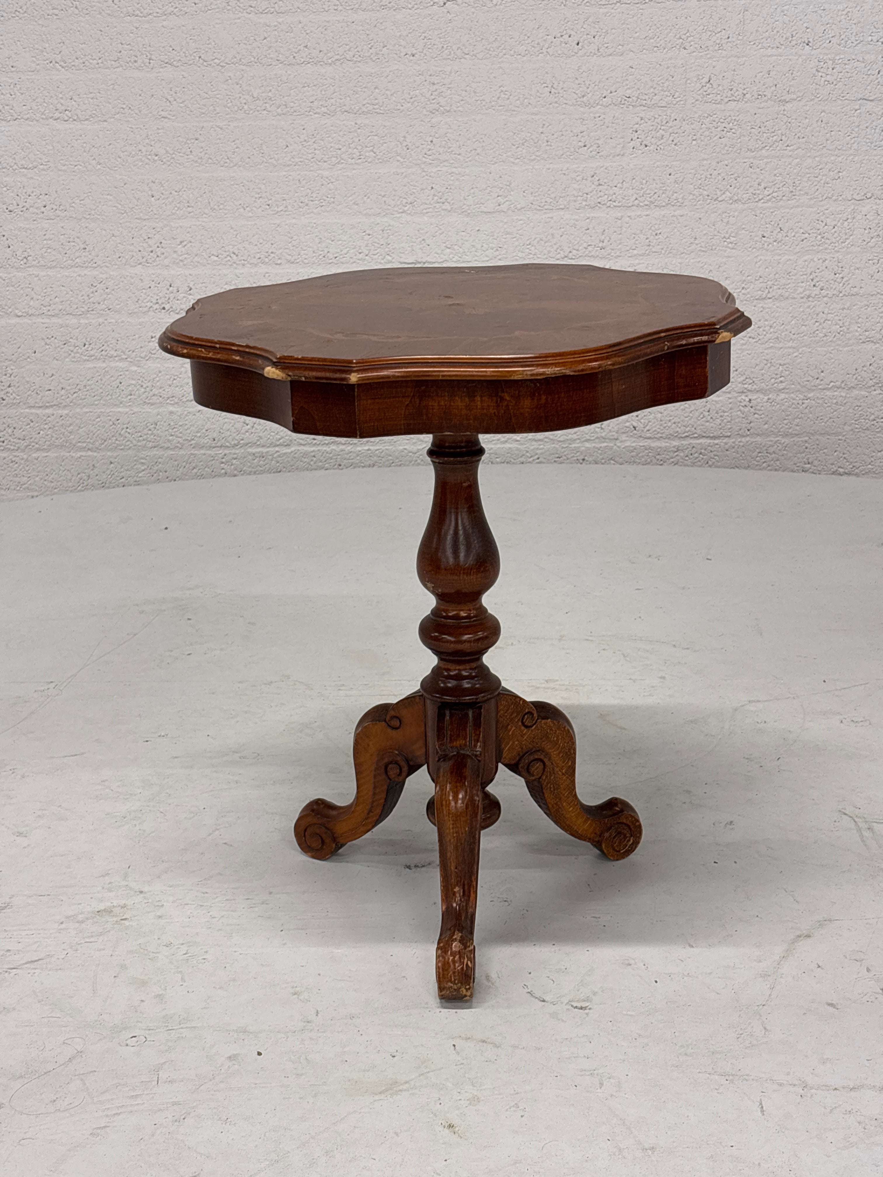 Bijzettafel driepoot