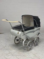 Antieke kinderwagen