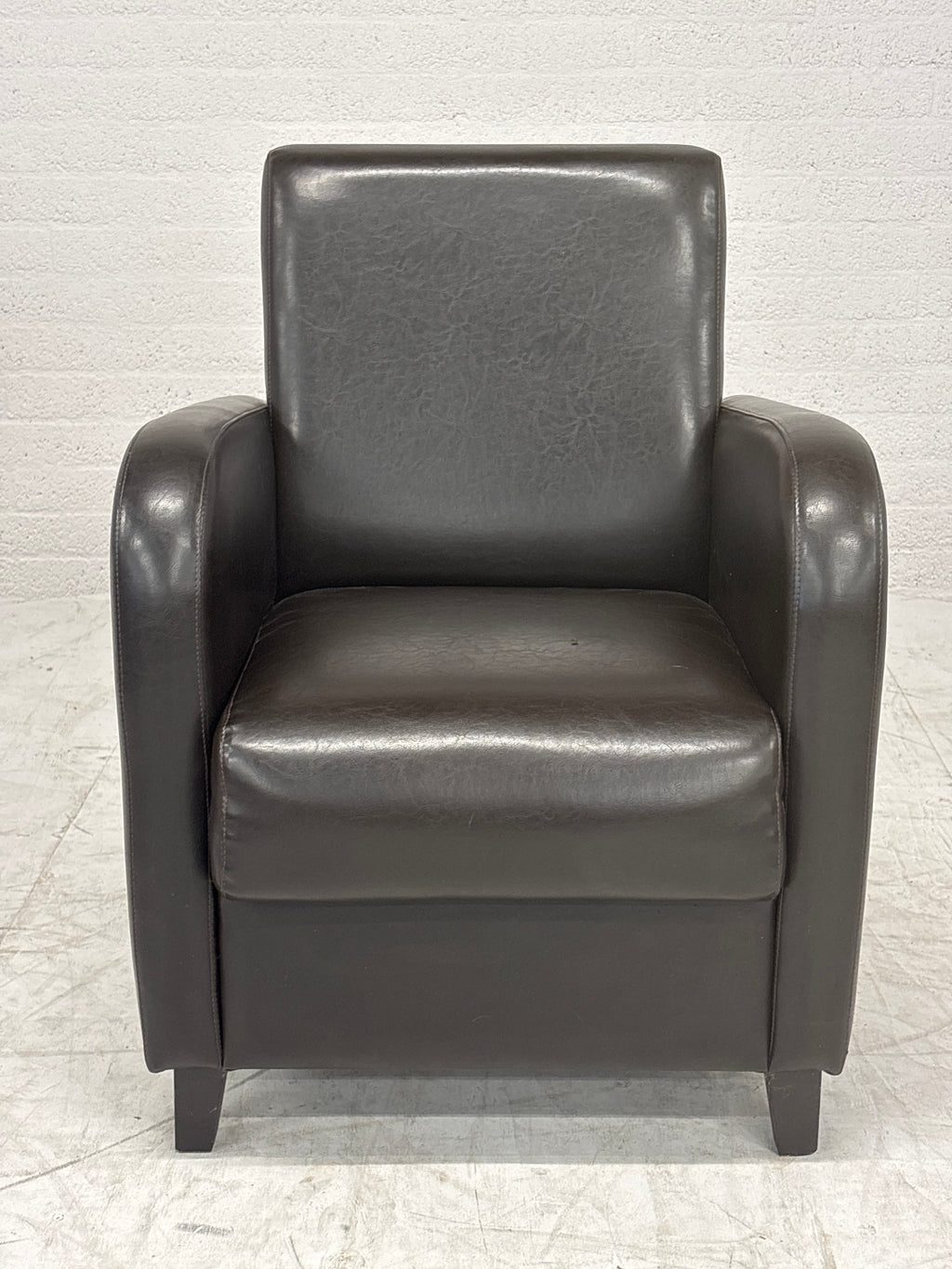 Donker bruine fauteuil