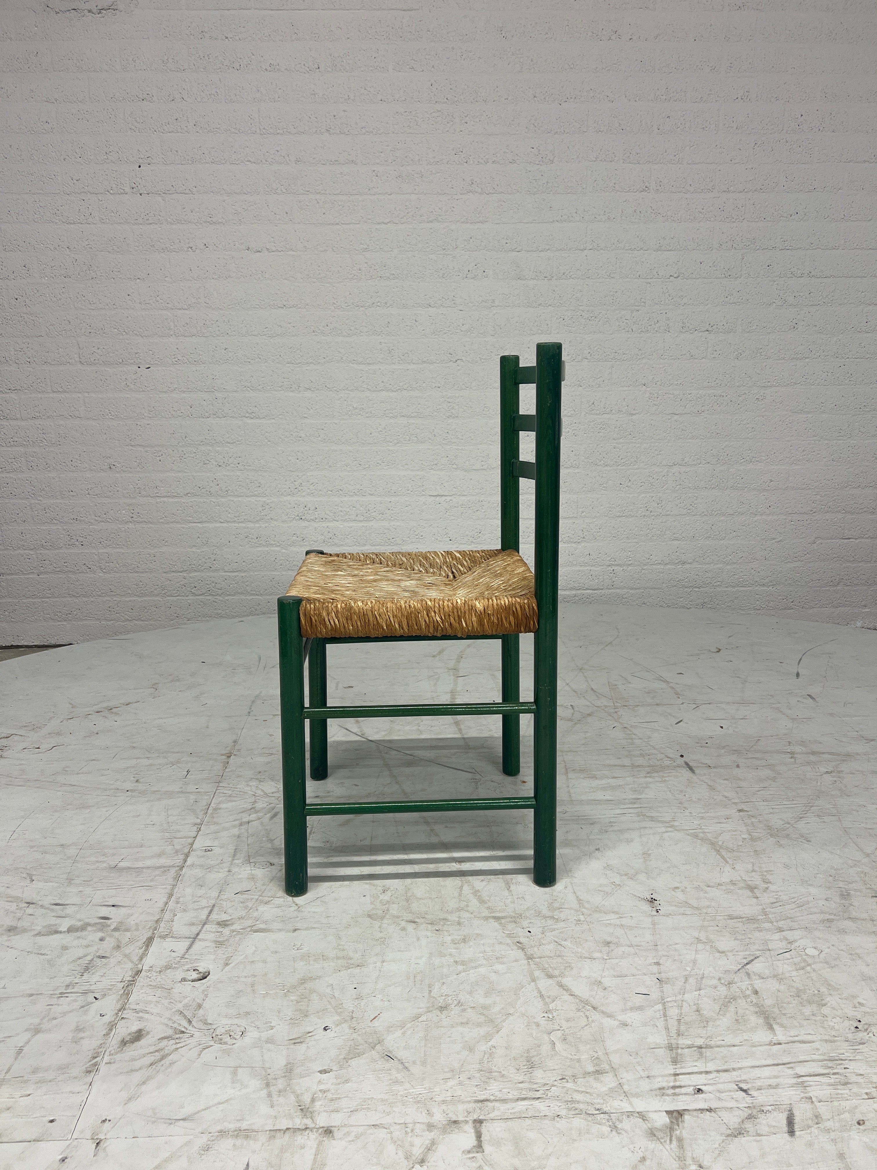 Groene vintage stoel met rotan zitting
