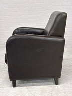 Donker bruine fauteuil