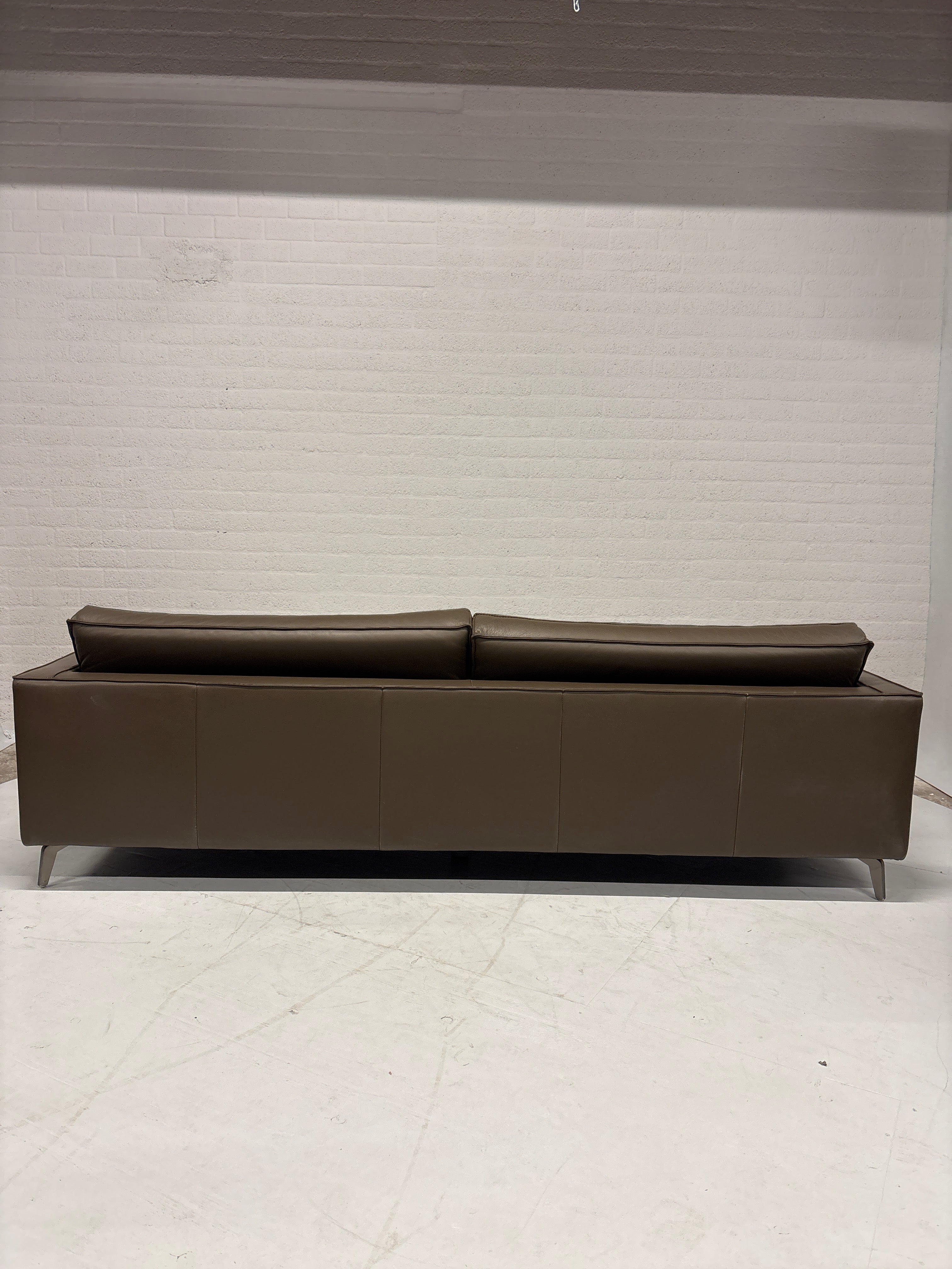 Riante bruin/taupe leren bank