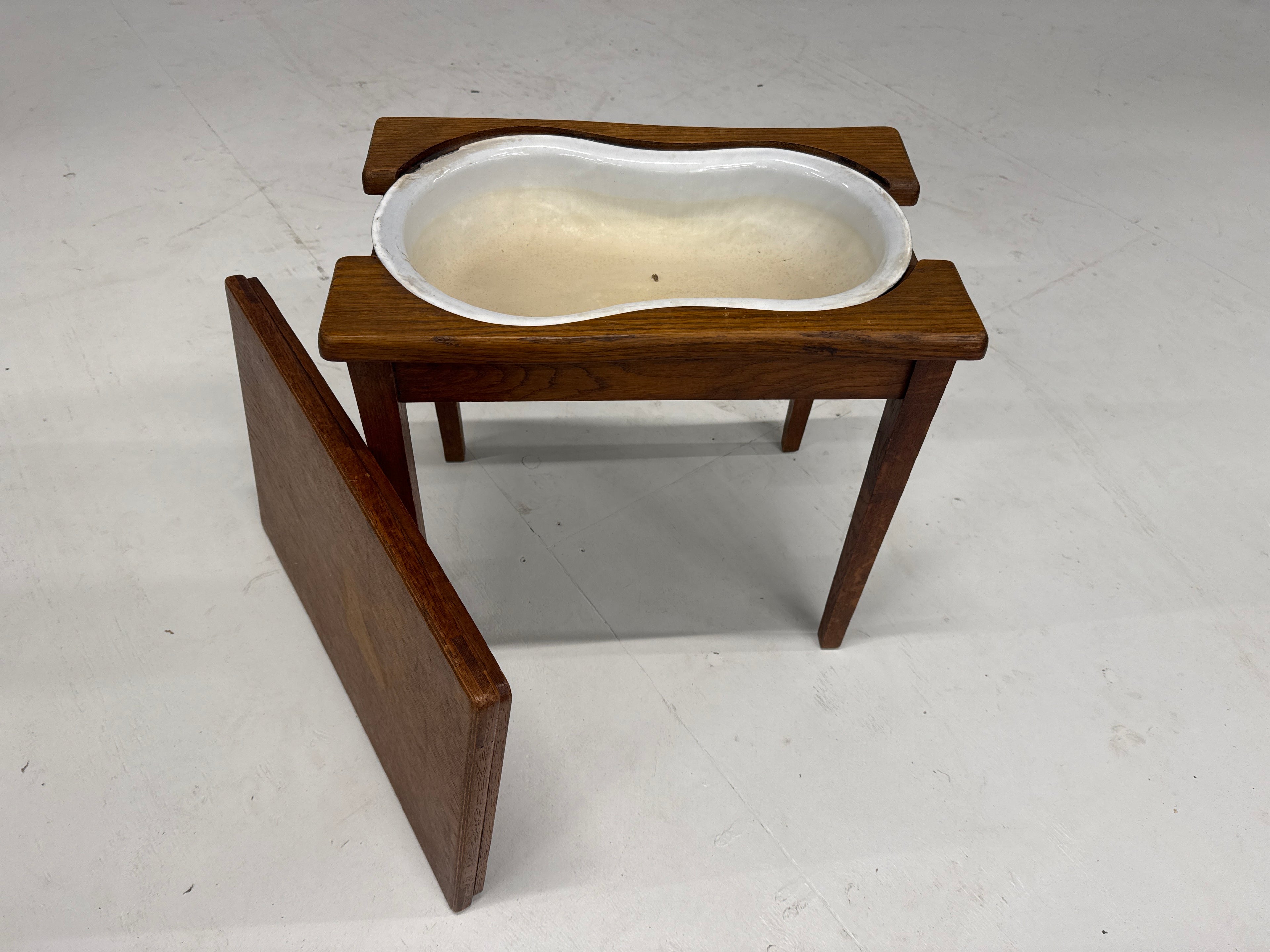 Vintage bidet met deksel