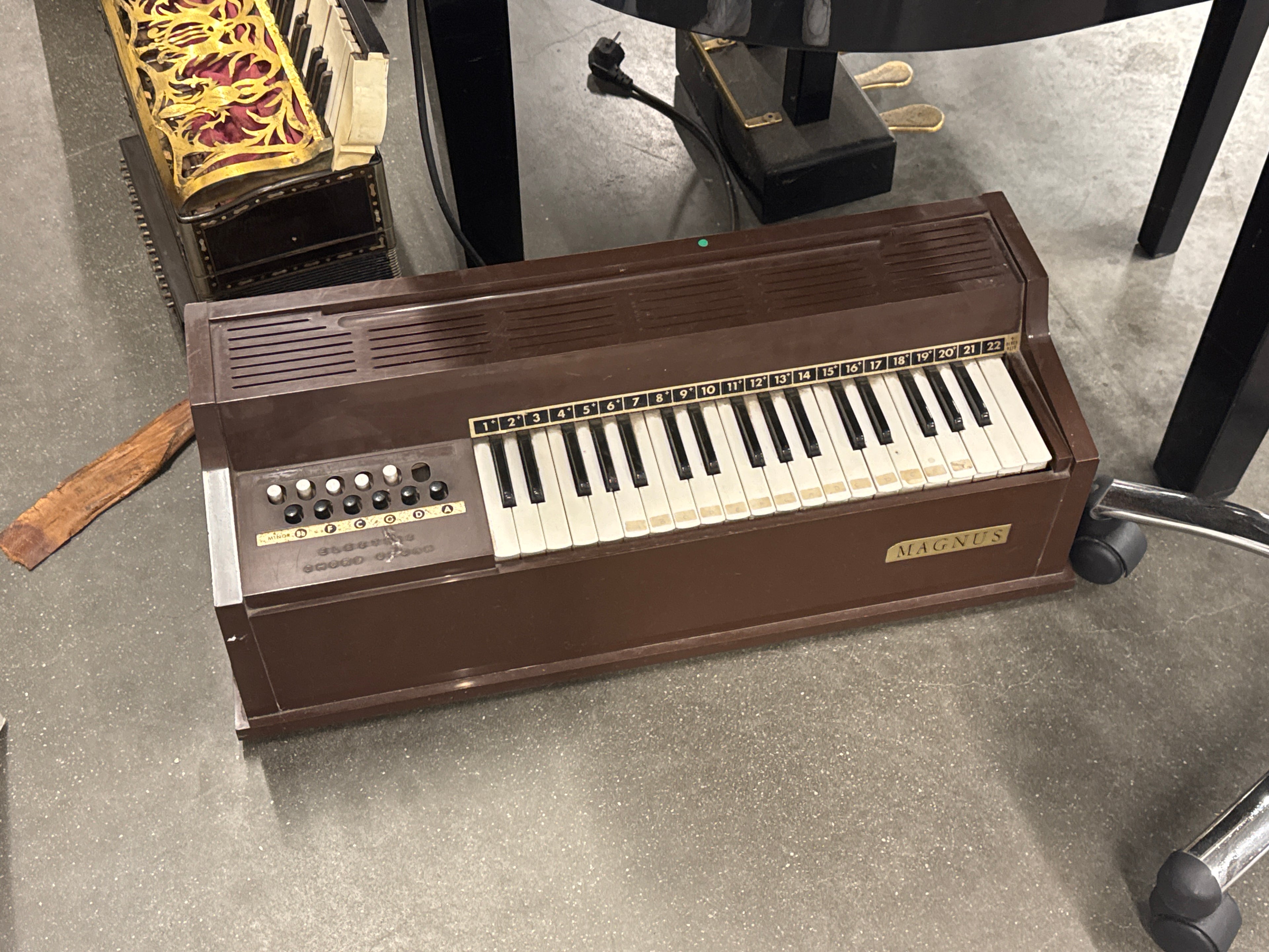 Electric Chord Organ