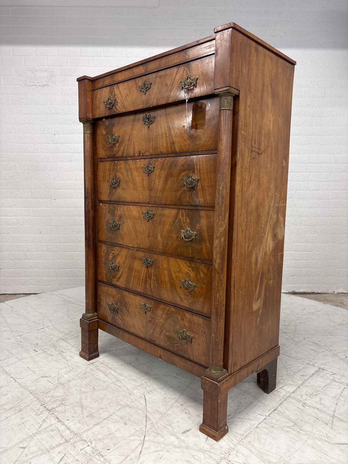 Antieke ladenkast gefineerd hout