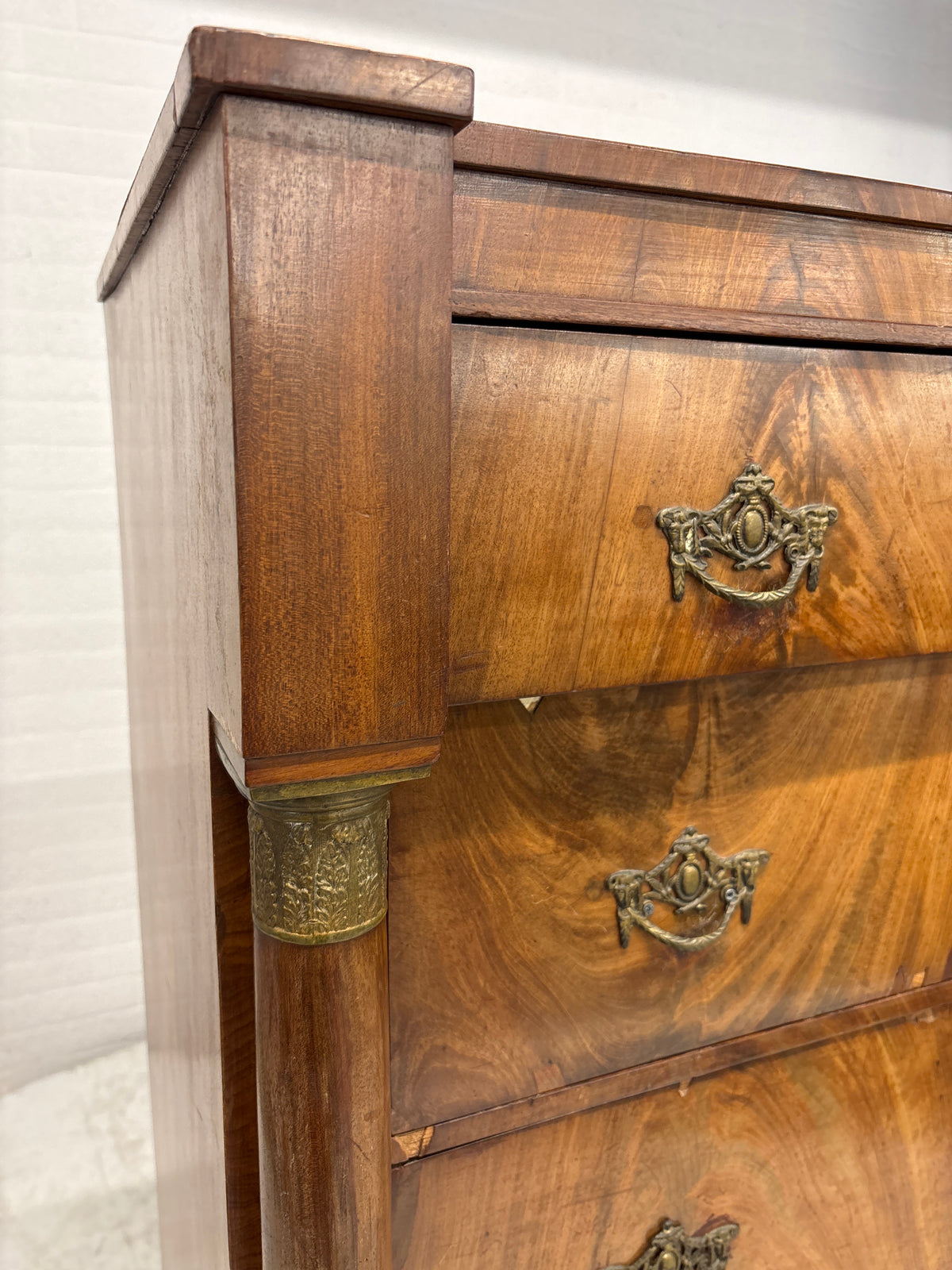 Antieke ladenkast gefineerd hout