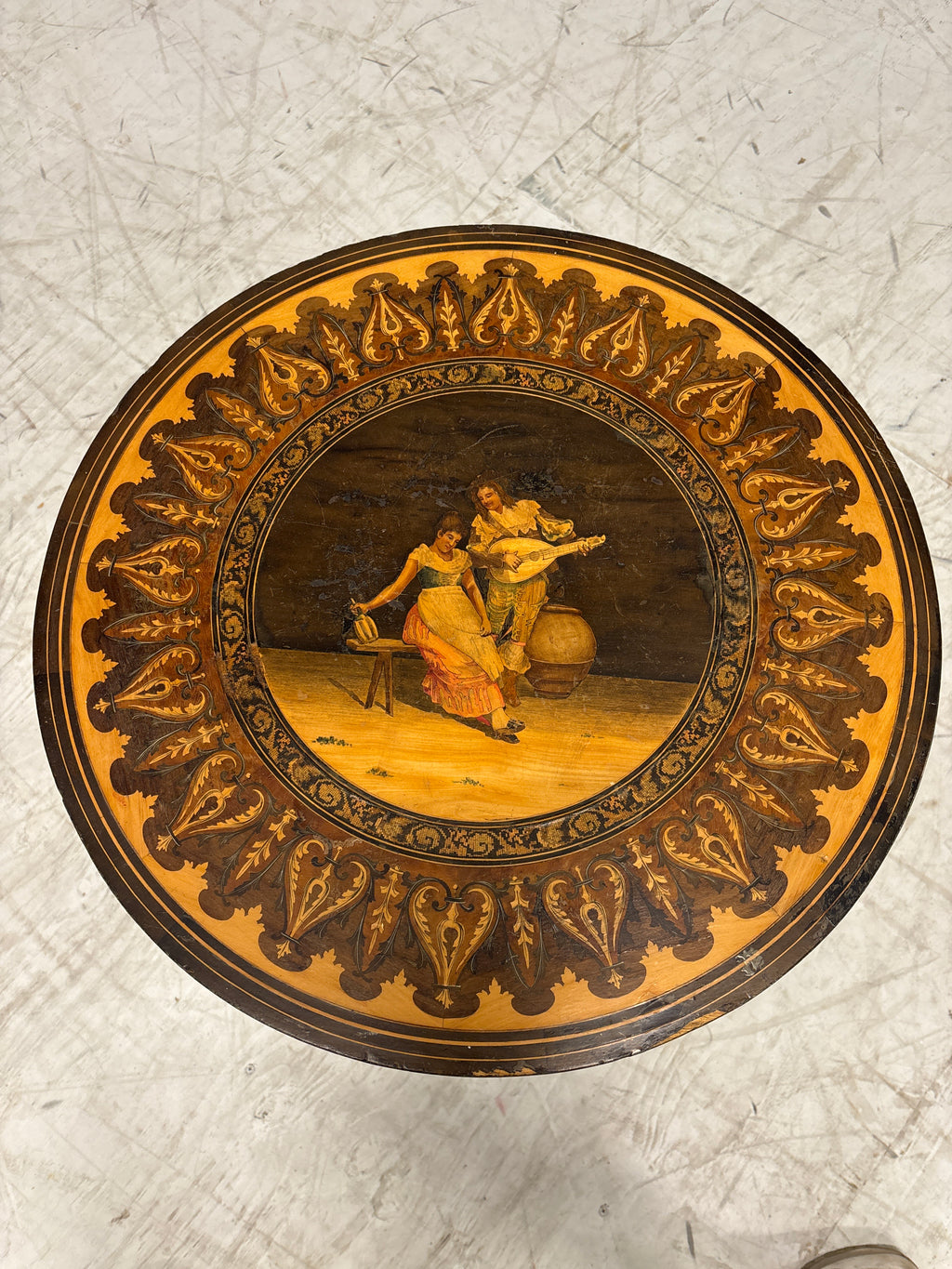 Antieke bijzettafel