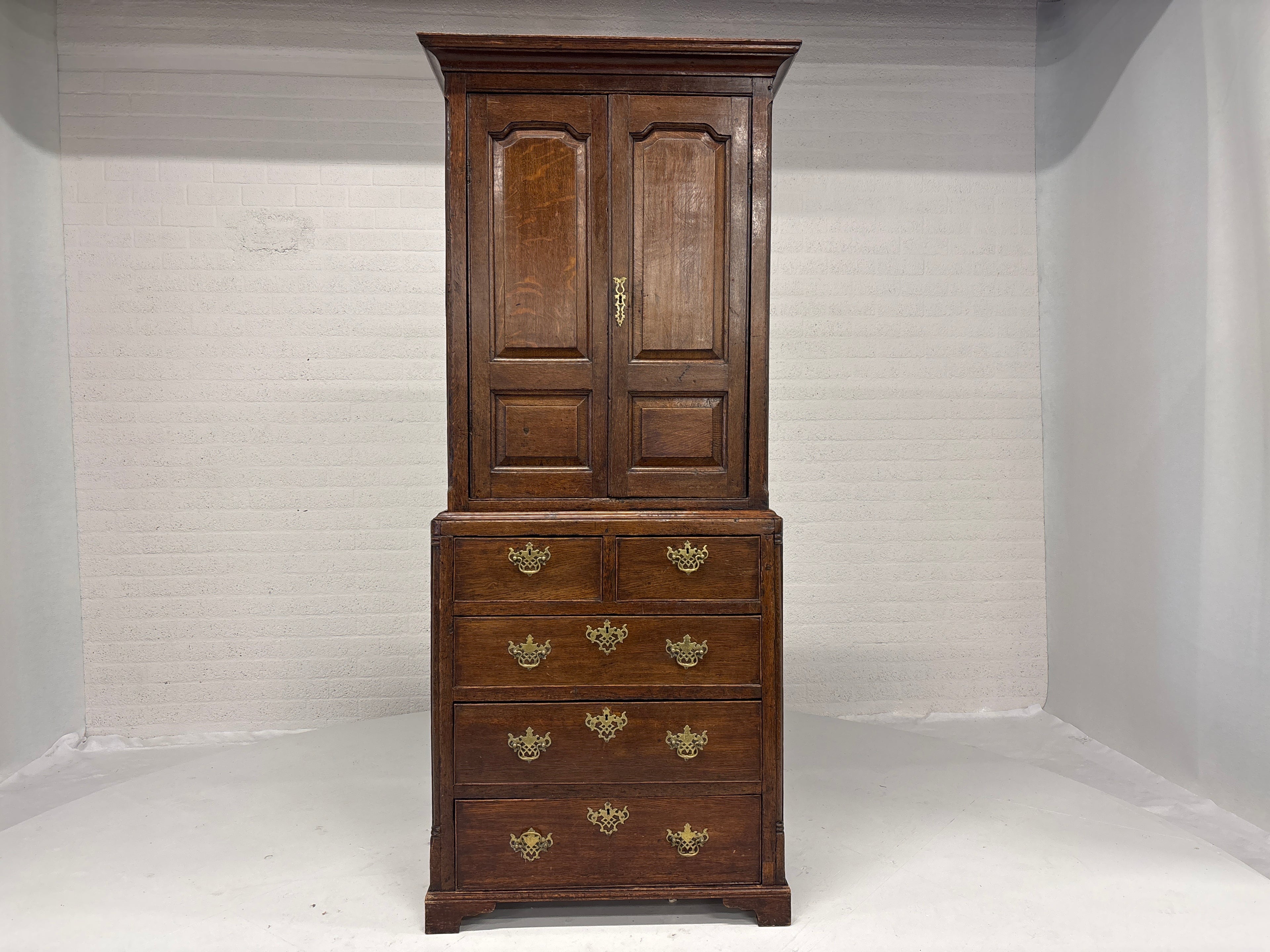 Engels kabinet eiken hout periode 1770