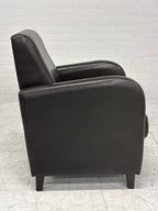 Donker bruine fauteuil