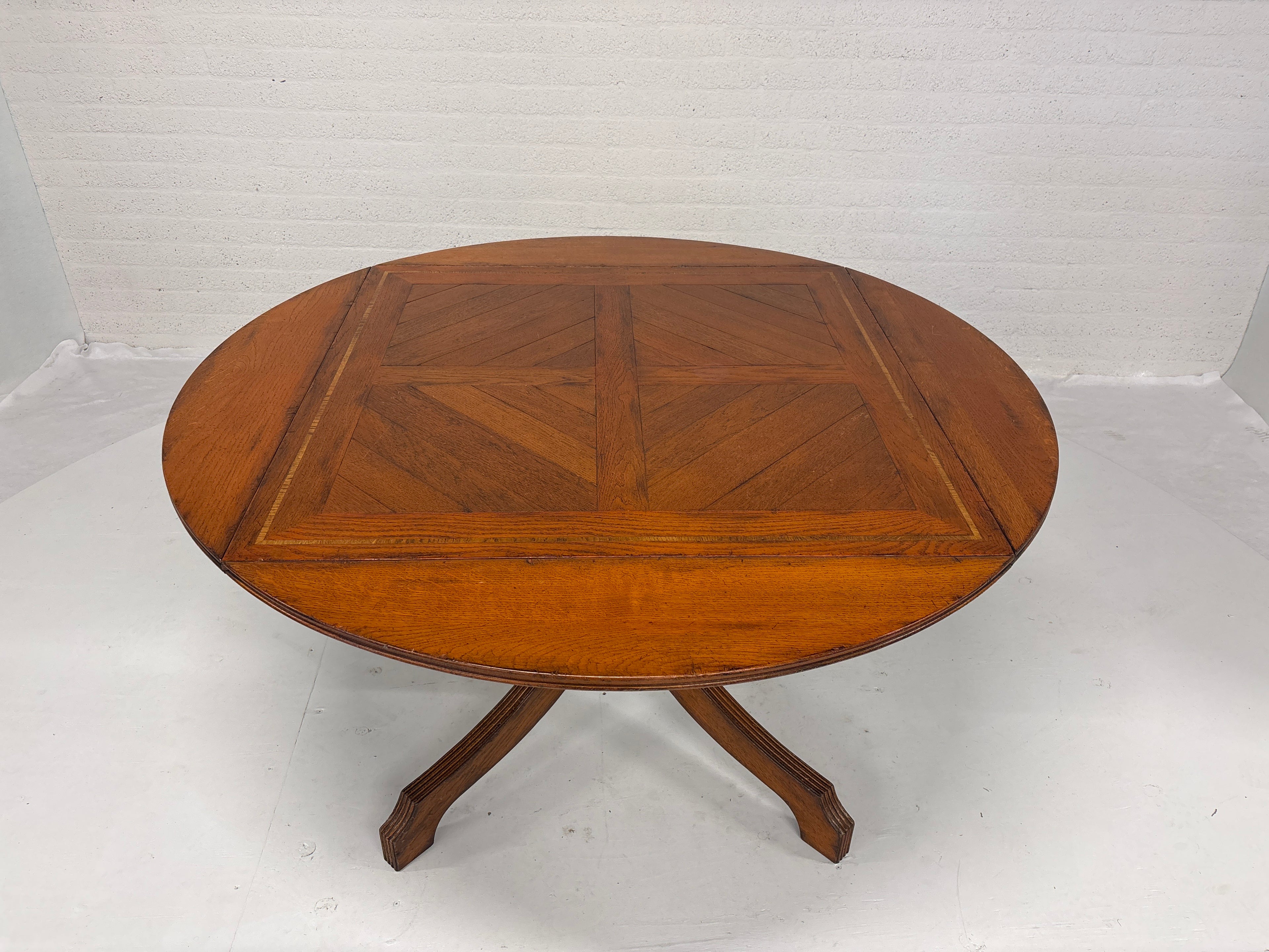Tafel en stoelen Royal Antique Collection