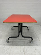 Stoere set 2 kinderbanken, tafel op wielen
