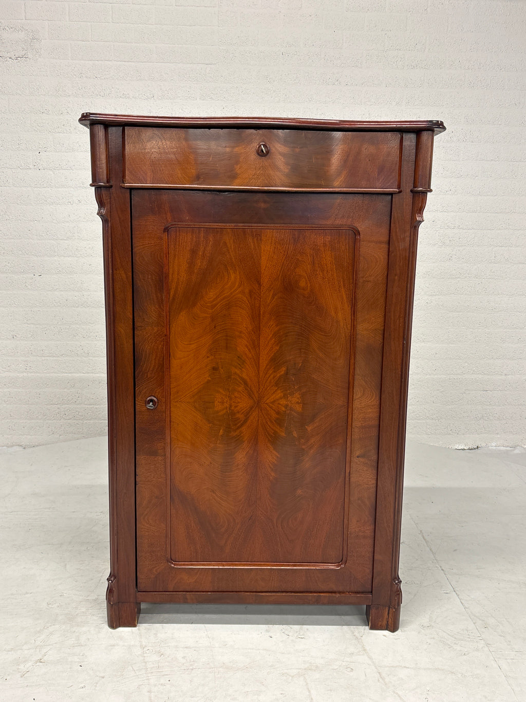 Lodewijk XV linnenkast